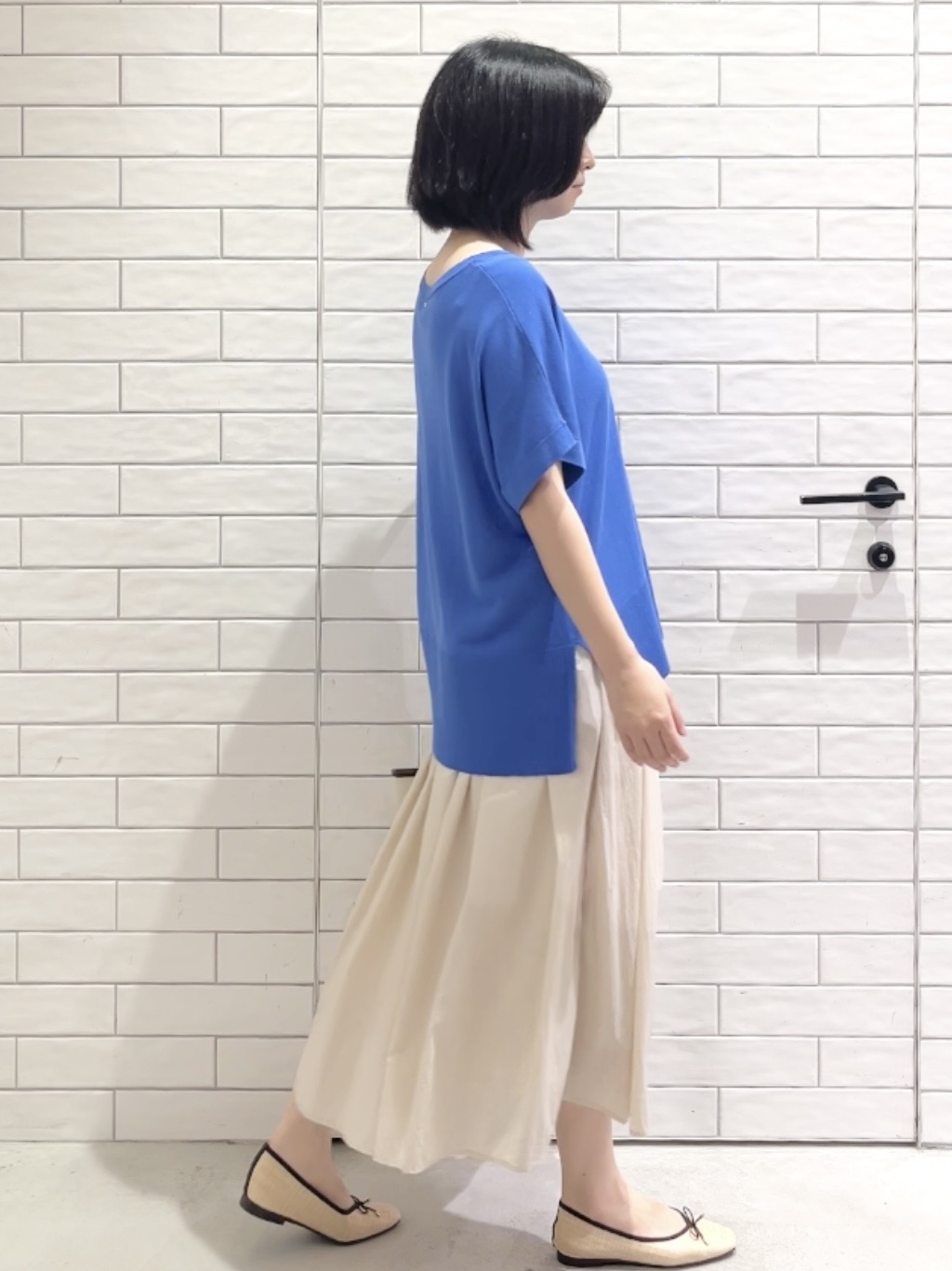 しおりさんの「OPAQUE.CLIP｜ドライタッチドルマンニット【洗濯機OK】」を使ったコーディネート