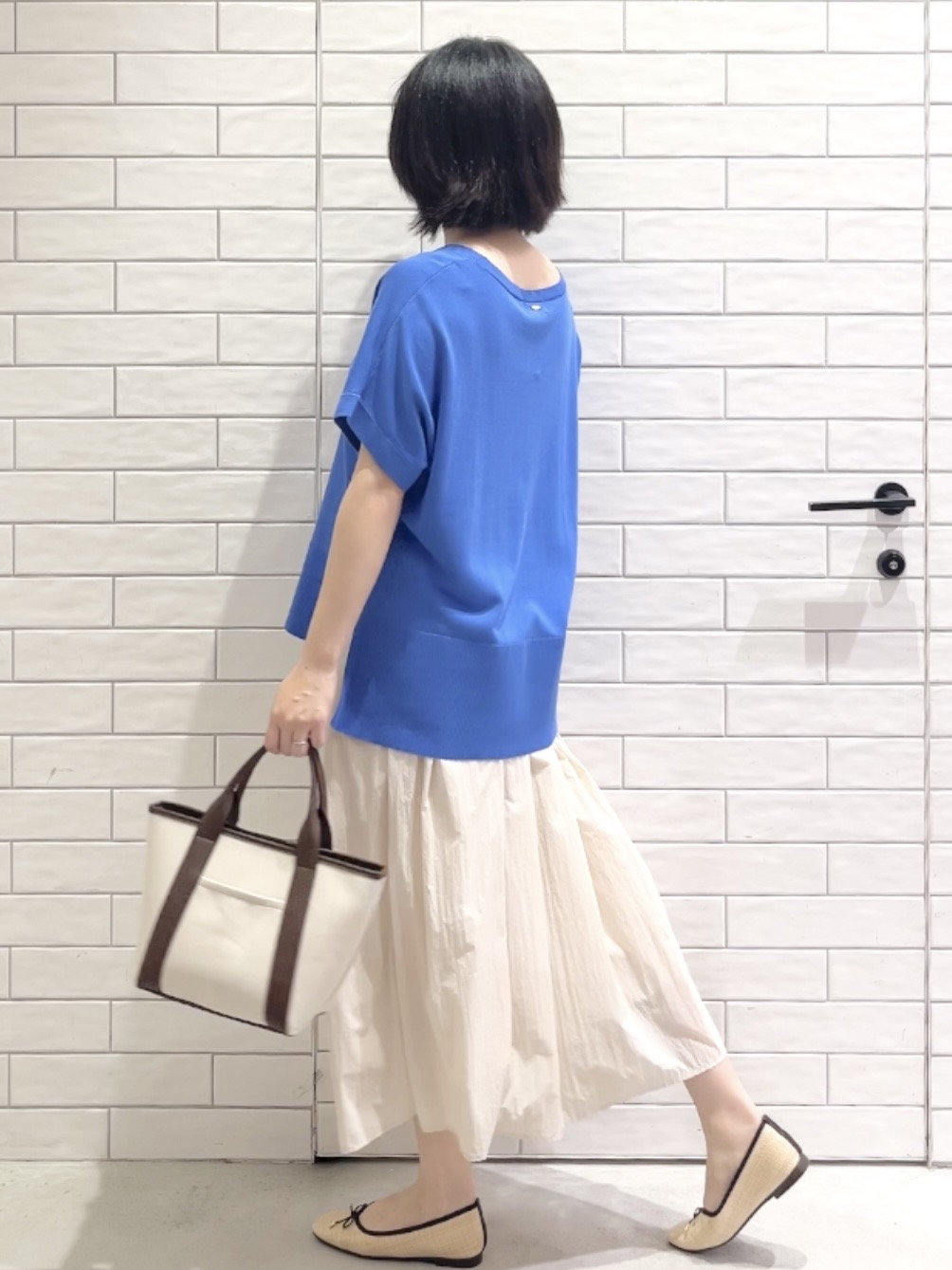 しおりさんの「OPAQUE.CLIP｜ドライタッチドルマンニット【洗濯機OK】」を使ったコーディネート