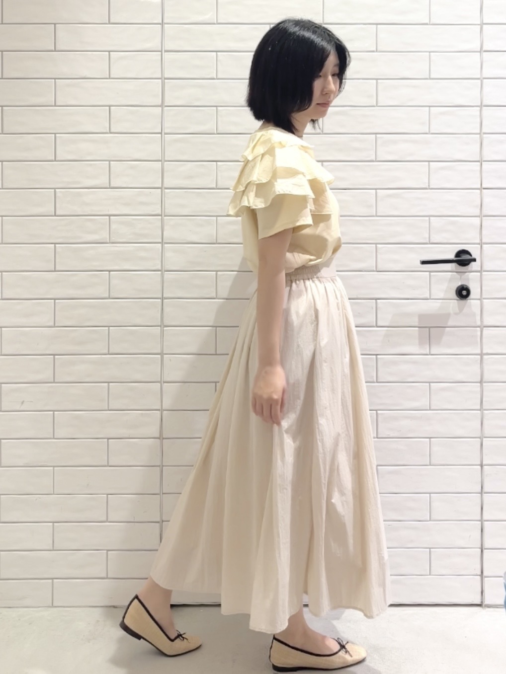 しおりさんの「OPAQUE.CLIP｜【接触冷感】アシメフリルドッキングカットソー《UVケア／洗濯機OK》」を使ったコーディネート