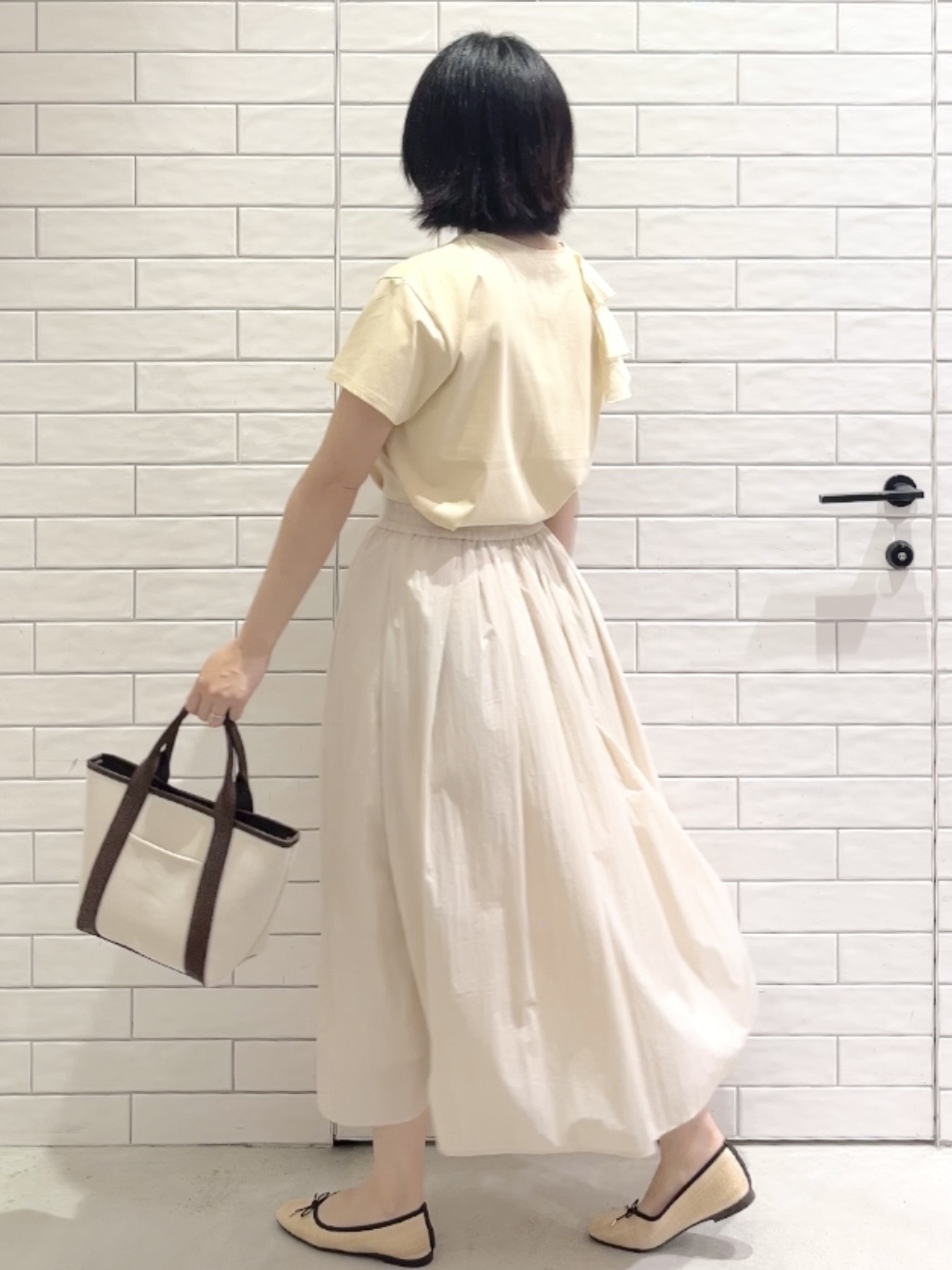 しおりさんの「OPAQUE.CLIP｜【接触冷感】アシメフリルドッキングカットソー《UVケア／洗濯機OK》」を使ったコーディネート