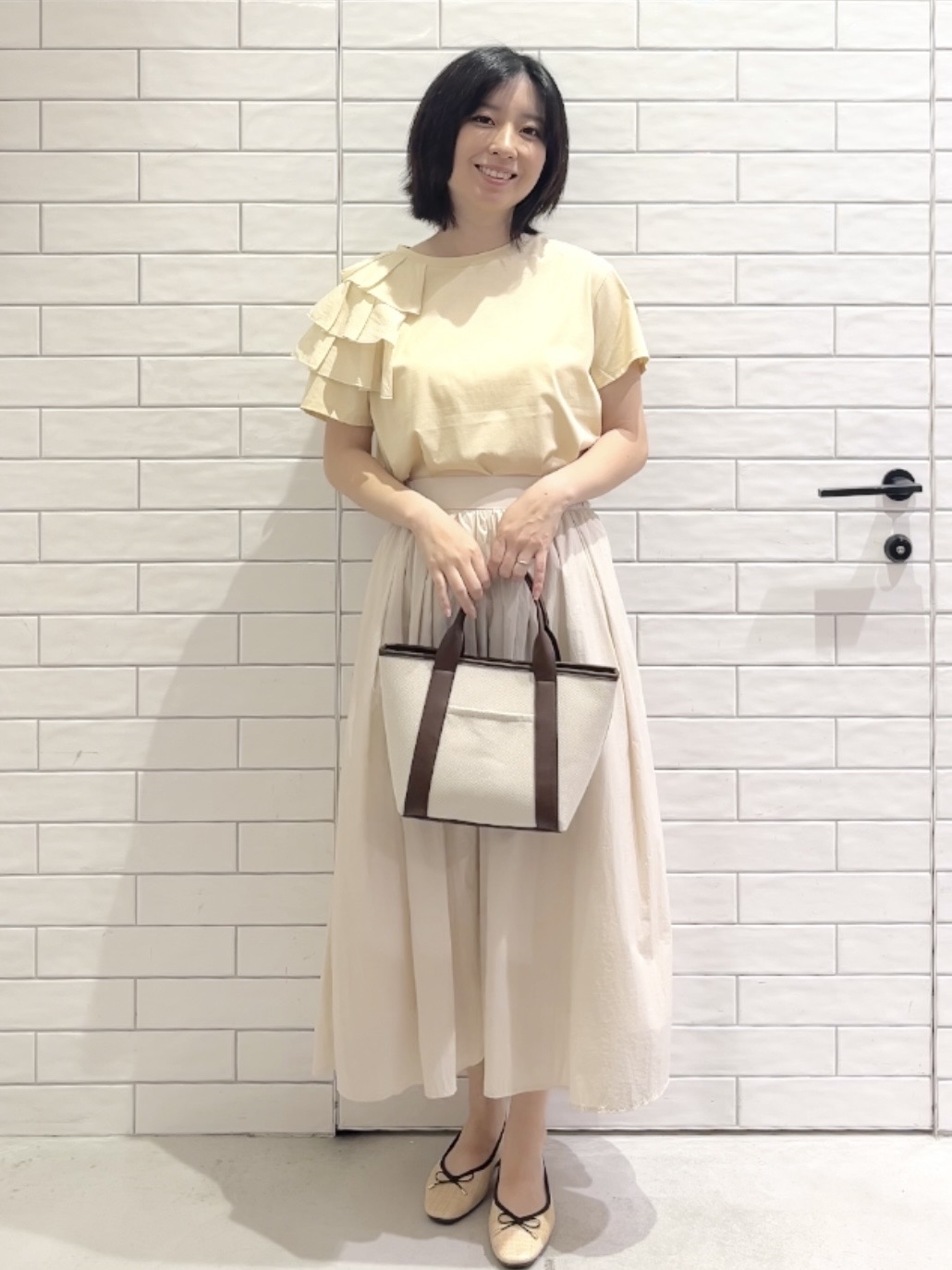 しおりさんの「OPAQUE.CLIP｜【接触冷感】アシメフリルドッキングカットソー《UVケア／洗濯機OK》」を使ったコーディネート