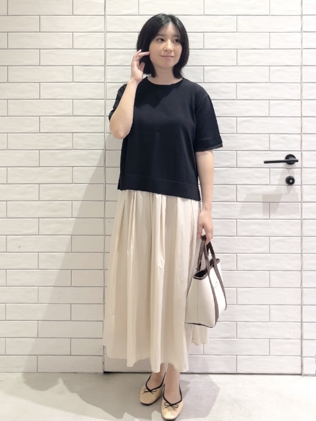 しおりさんの「OPAQUE.CLIP｜【UV／接触冷感／抗ピル】シアー＆レイヤード風さらりニット《洗濯機OK》」を使ったコーディネート