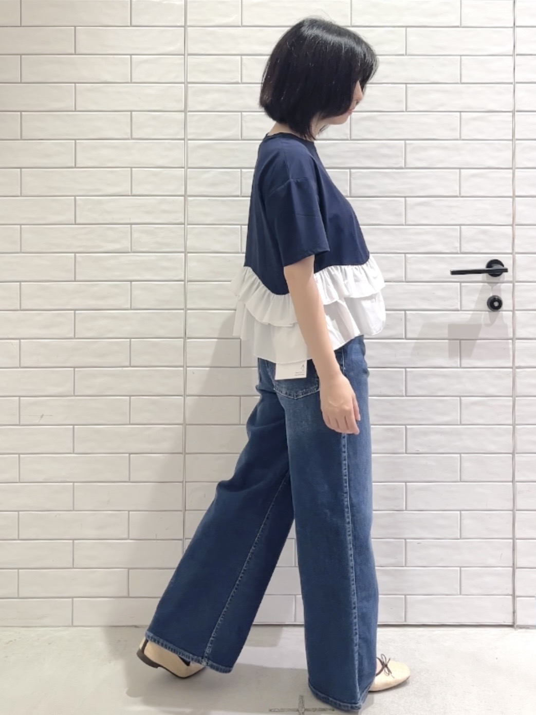 しおりさんの「OPAQUE.CLIP｜裾フリルドッキングTシャツ【洗濯機OK】」を使ったコーディネート