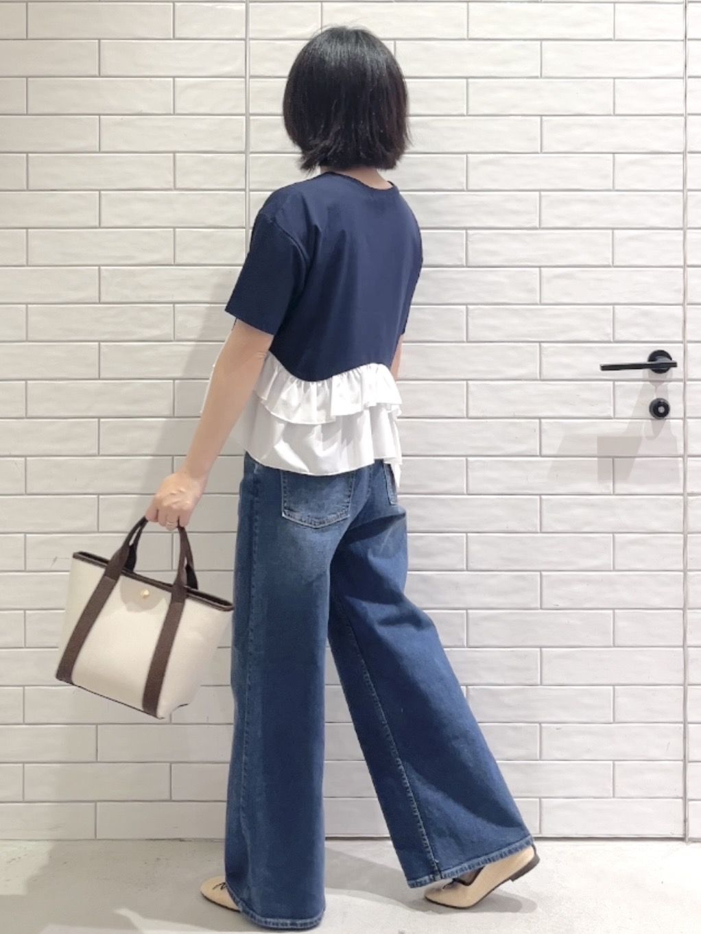 しおりさんの「OPAQUE.CLIP｜裾フリルドッキングTシャツ【洗濯機OK】」を使ったコーディネート