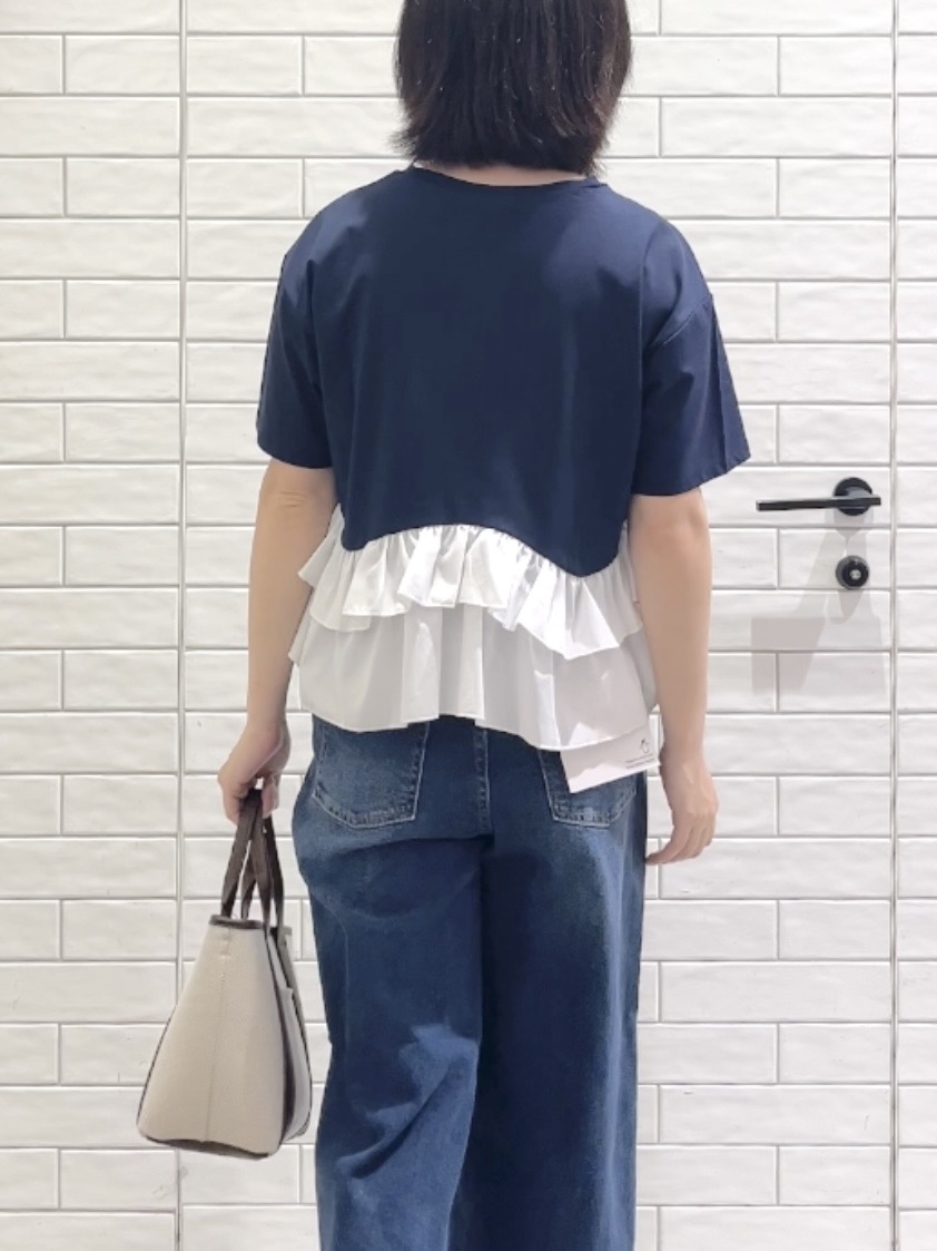 しおりさんの「OPAQUE.CLIP｜裾フリルドッキングTシャツ【洗濯機OK】」を使ったコーディネート