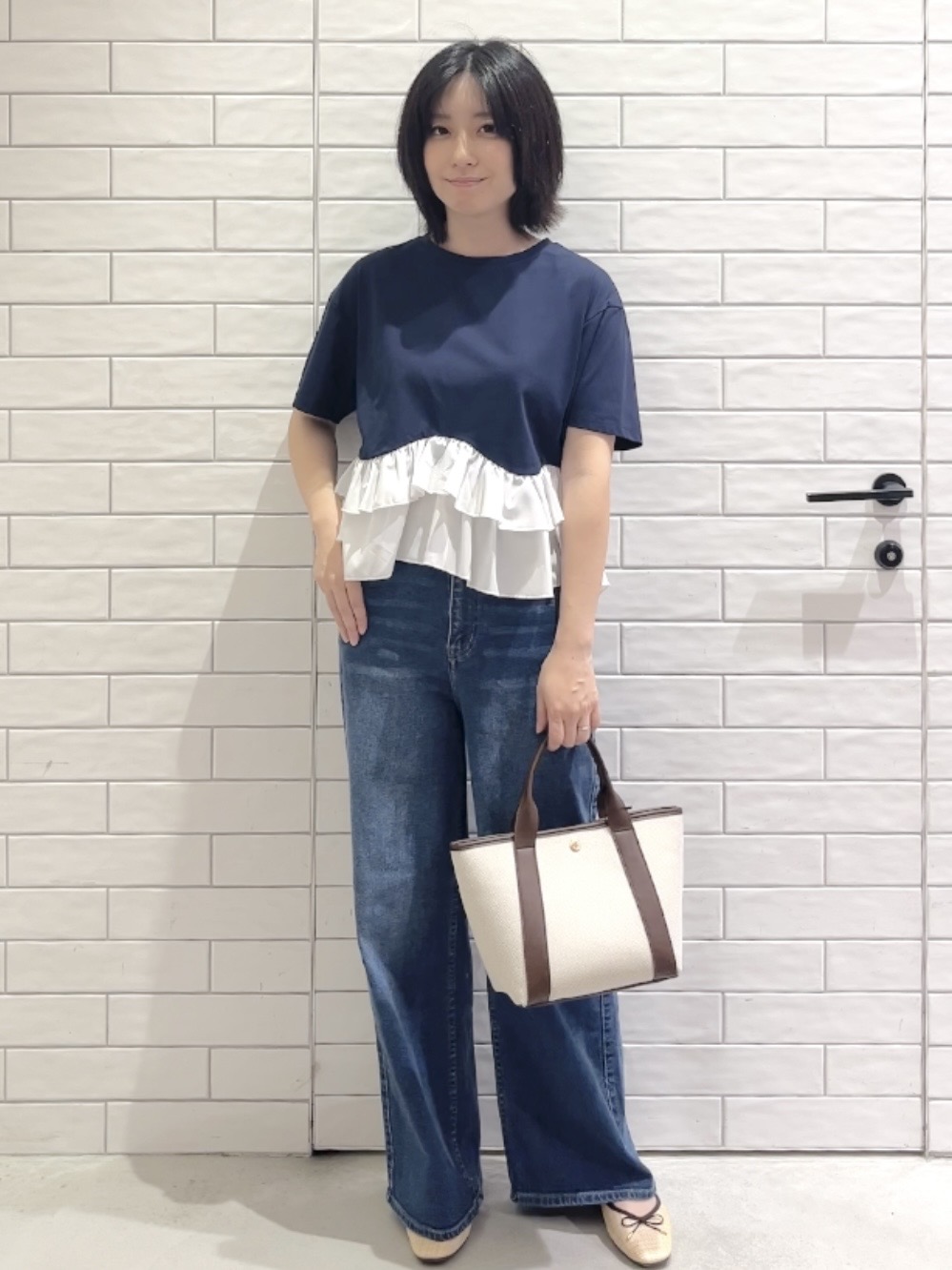 しおりさんの「OPAQUE.CLIP｜裾フリルドッキングTシャツ【洗濯機OK】」を使ったコーディネート