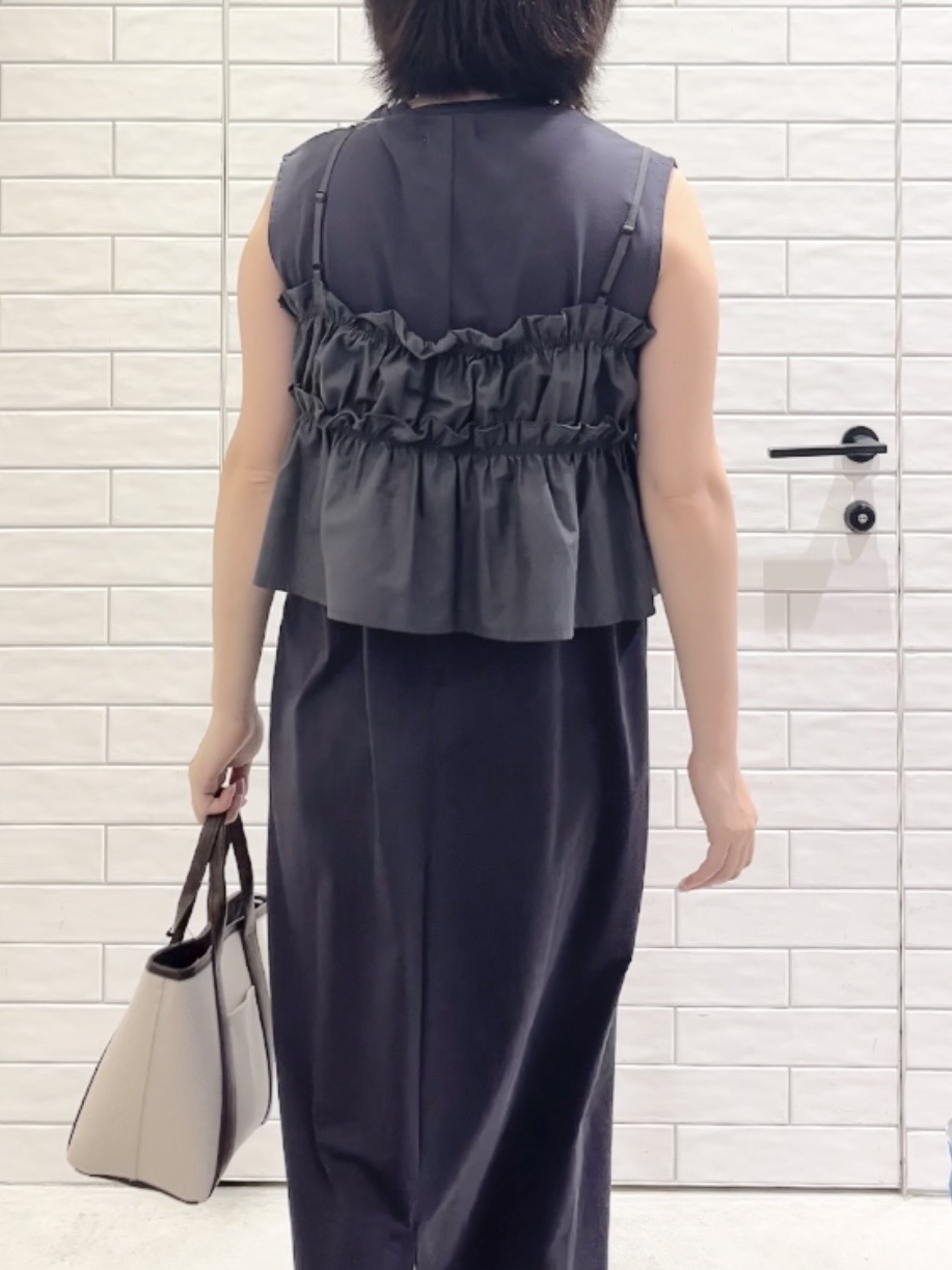 しおりさんの「OPAQUE.CLIP｜ビスチェ付きワンピース【ツインセット／洗濯機OK】」を使ったコーディネート