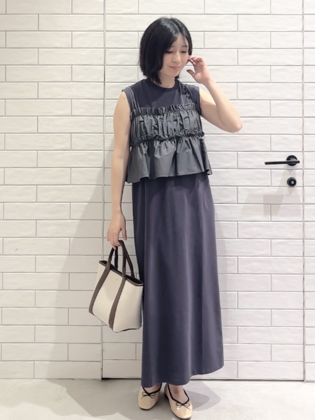 しおりさんの「OPAQUE.CLIP｜ビスチェ付きワンピース【ツインセット／洗濯機OK】」を使ったコーディネート