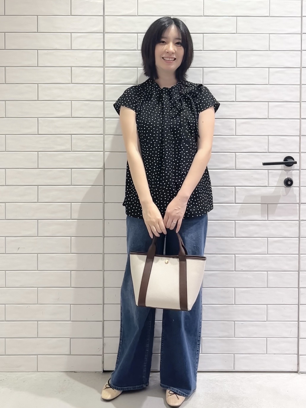 しおりさんの「OPAQUE.CLIP｜ドットボウタイブラウス【洗濯機OK】」を使ったコーディネート