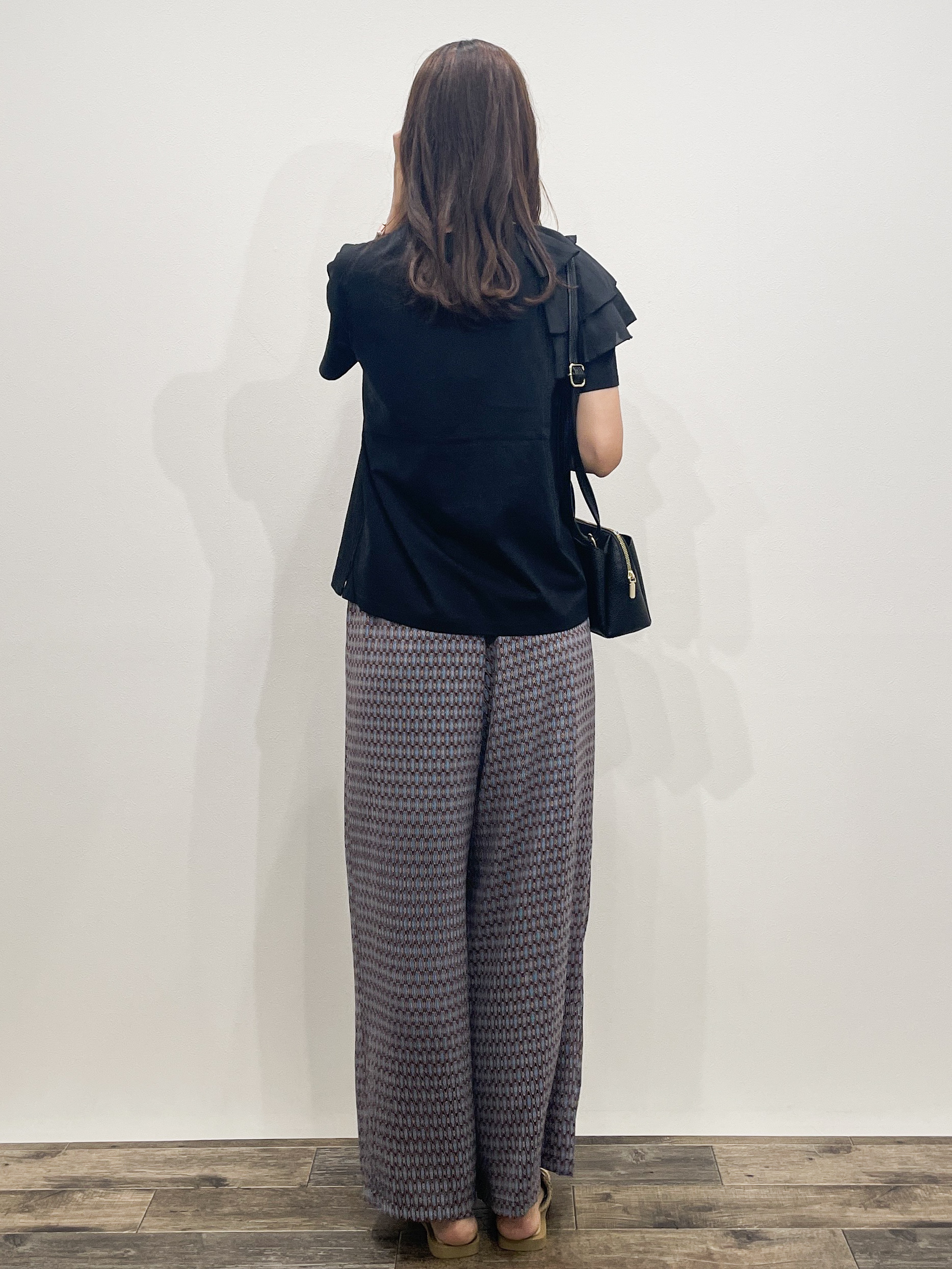 Aikoさんの「OPAQUE.CLIP｜【UV／接触冷感】フリルショルダーカットソー《洗濯機OK》」を使ったコーディネート