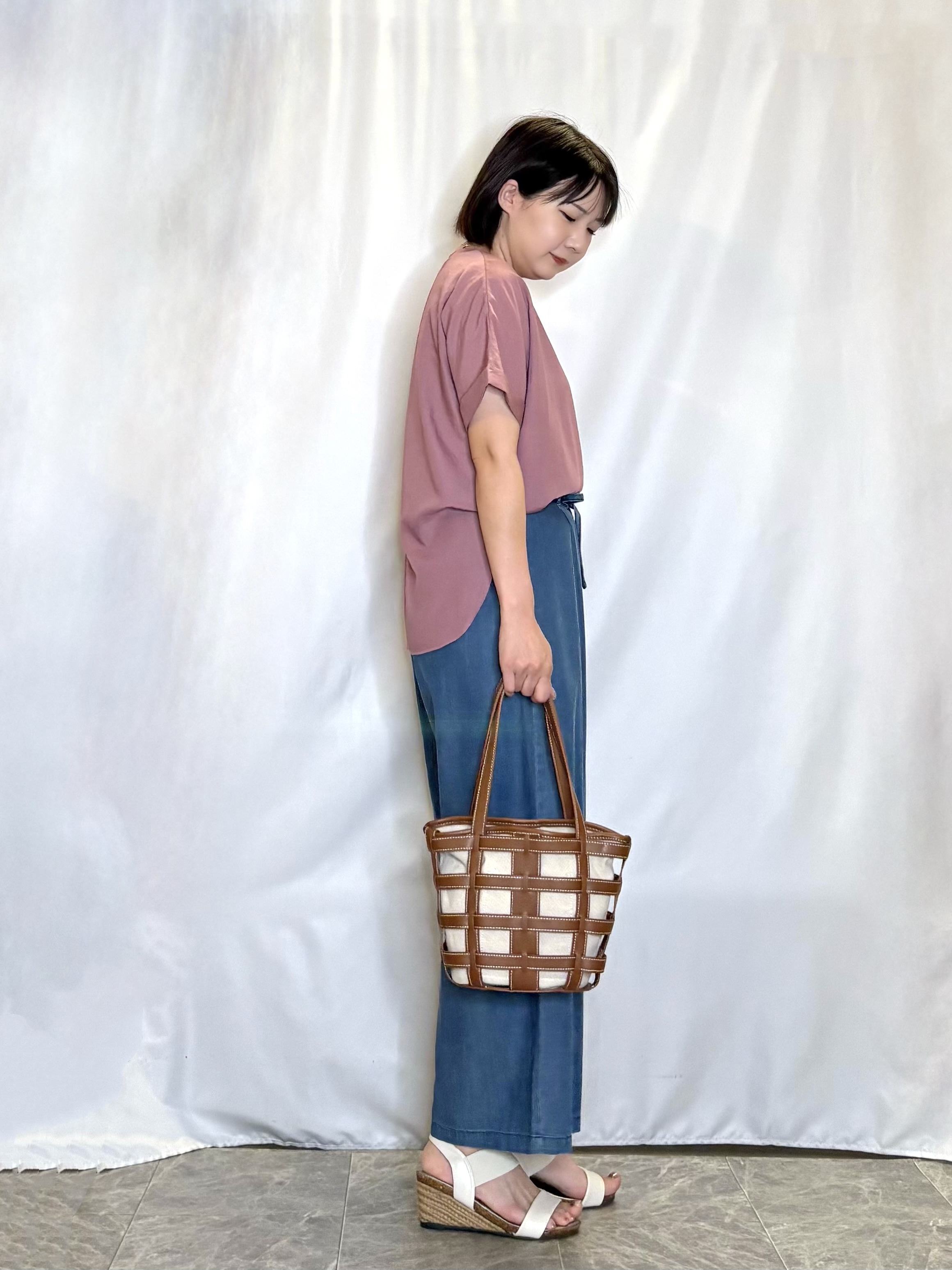 ネリさんの「SHOO･LA･RUE｜【着丈選べる/体型カバー】洗濯後しわになりにくい さらっと快適ドルマントップス」を使ったコーディネート
