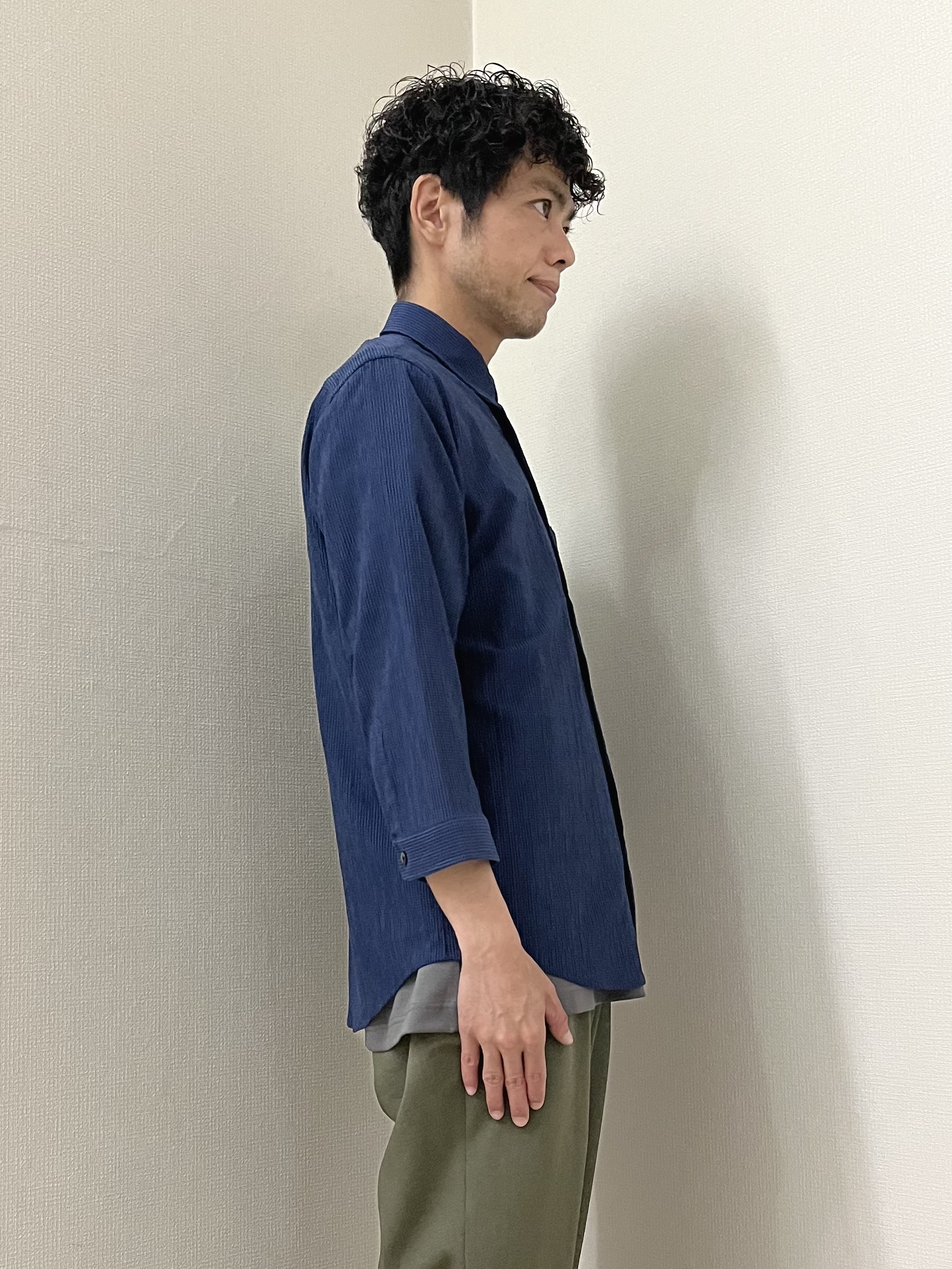 URAさんの「TAKEO KIKUCHI｜【通気性】トリコットサッカー 7分袖シャツ」を使ったコーディネート