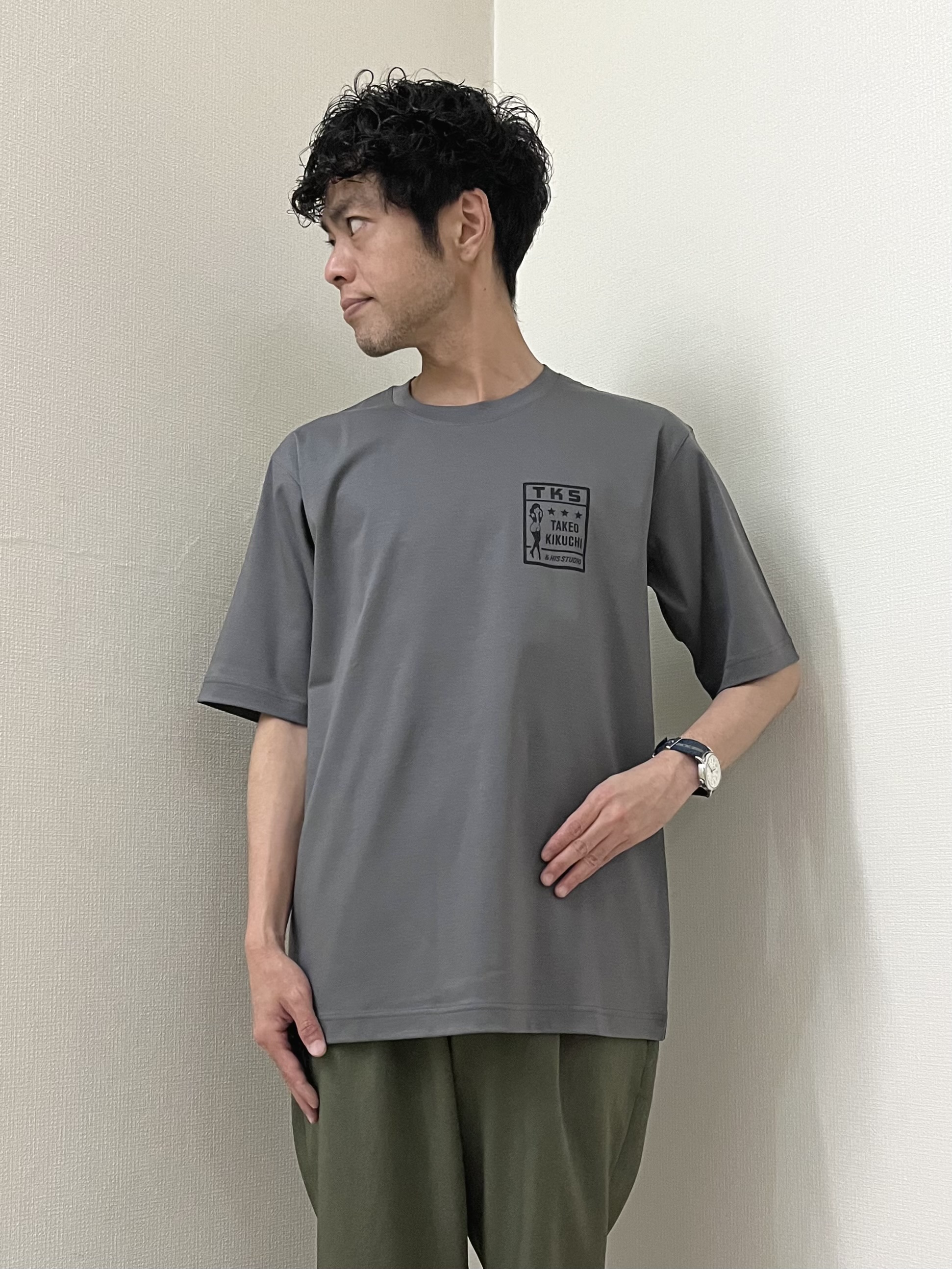 URAさんの「TAKEO KIKUCHI｜【通気性】トリコットサッカー 7分袖シャツ」を使ったコーディネート