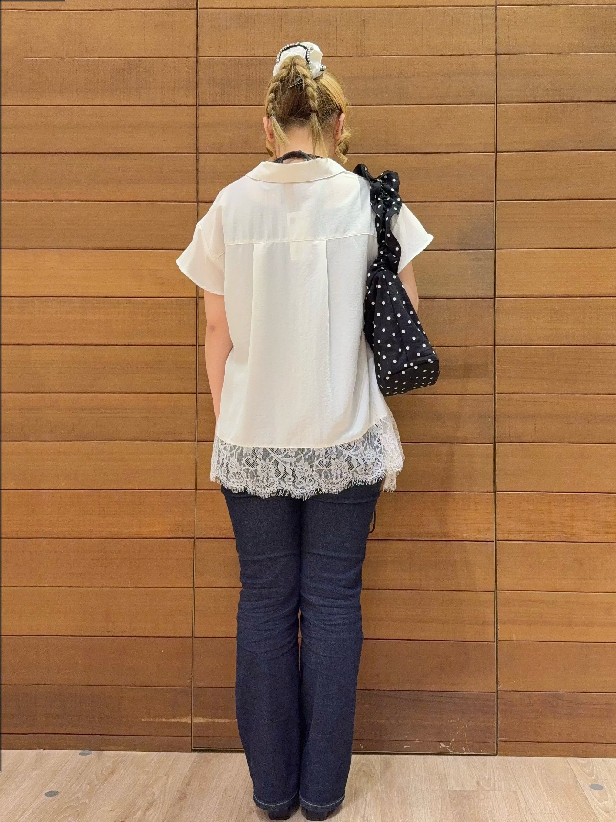 ぴのさんの「OPAQUE.CLIP｜裾レース スキッパーブラウス【洗濯機OK】」を使ったコーディネート