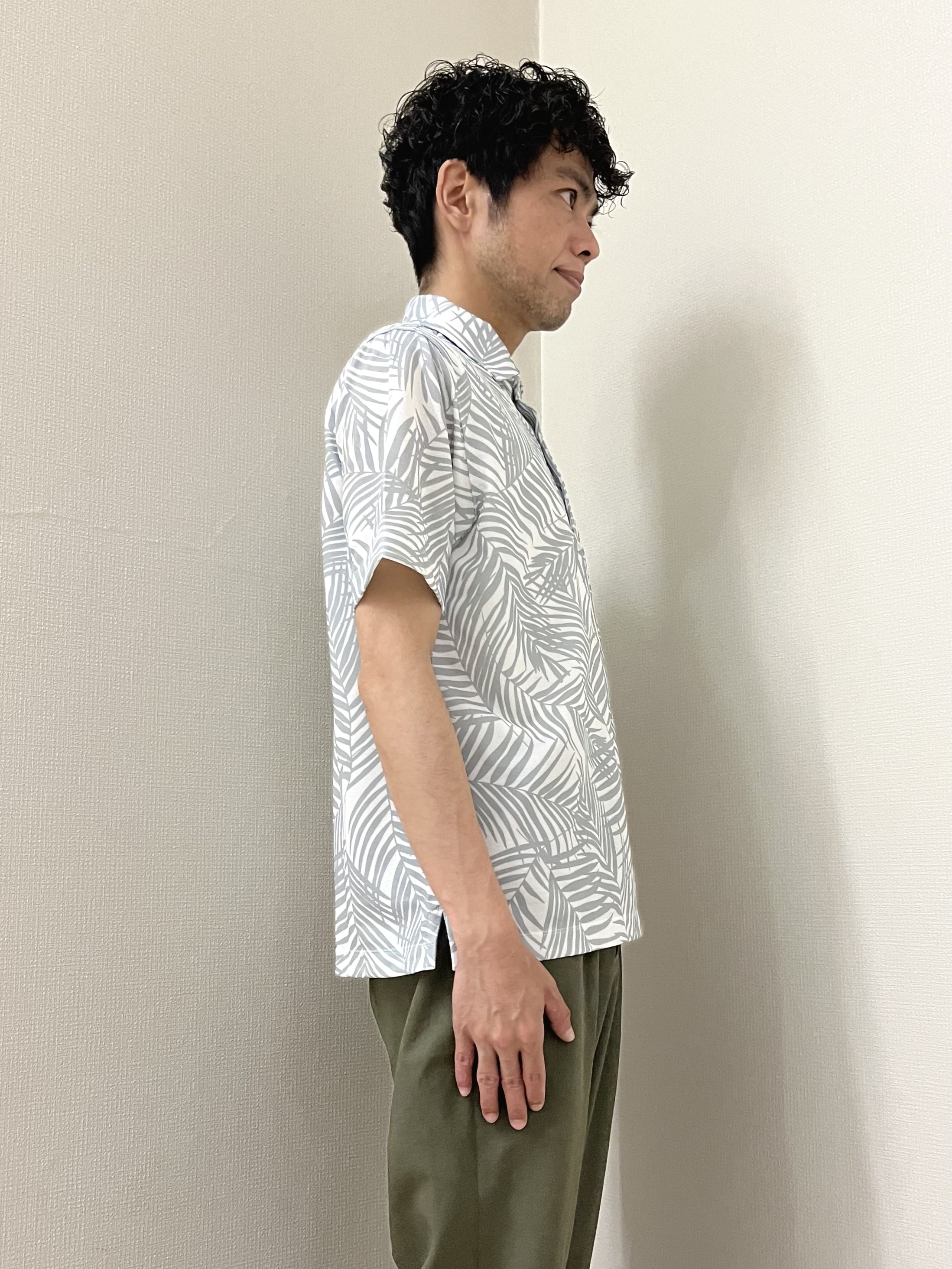 URAさんの「TAKEO KIKUCHI｜リーフ柄ポロシャツ」を使ったコーディネート