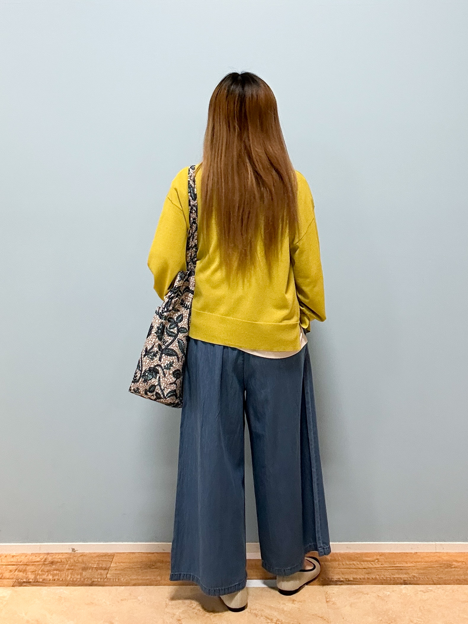 mikoさんの「SHOO･LA･RUE｜【洗濯機可/UV】さらっとしたタッチが心地よい ショート丈 Vネックカーディガン」を使ったコーディネート
