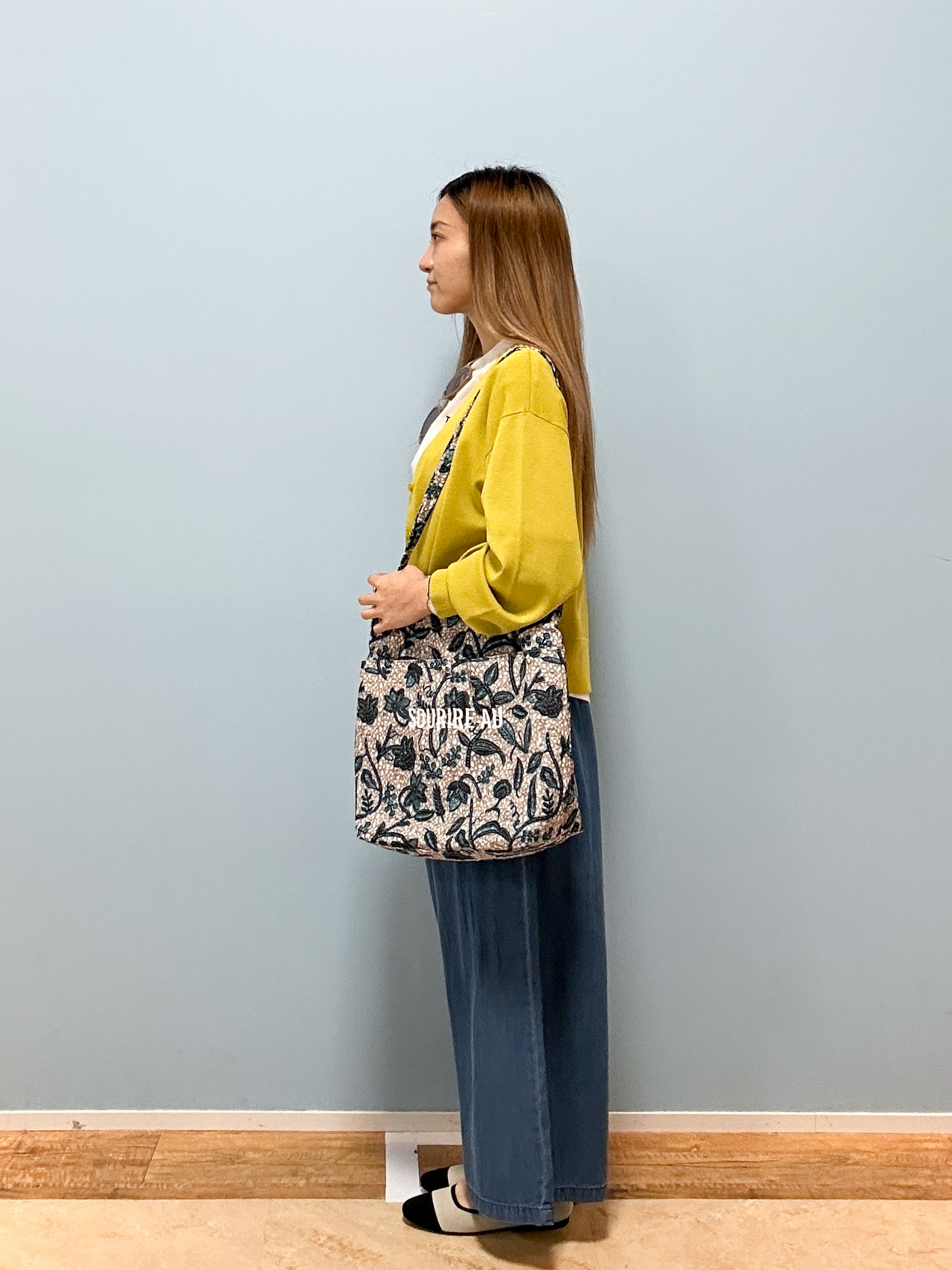mikoさんの「SHOO･LA･RUE｜【洗濯機可/UV】さらっとしたタッチが心地よい ショート丈 Vネックカーディガン」を使ったコーディネート