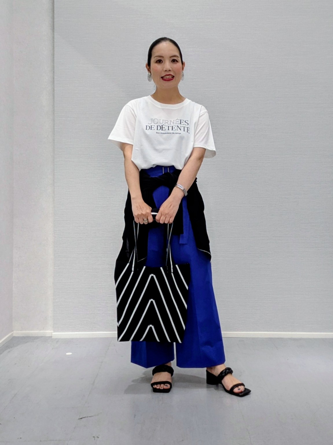 makkyさんの「UNTITLED｜【アンサンブル可/日除け・冷房対策】シアーレーヨンZIPカーディガン」を使ったコーディネート