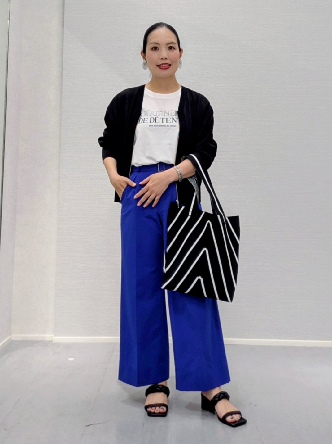 makkyさんの「UNTITLED｜【アンサンブル可/日除け・冷房対策】シアーレーヨンZIPカーディガン」を使ったコーディネート
