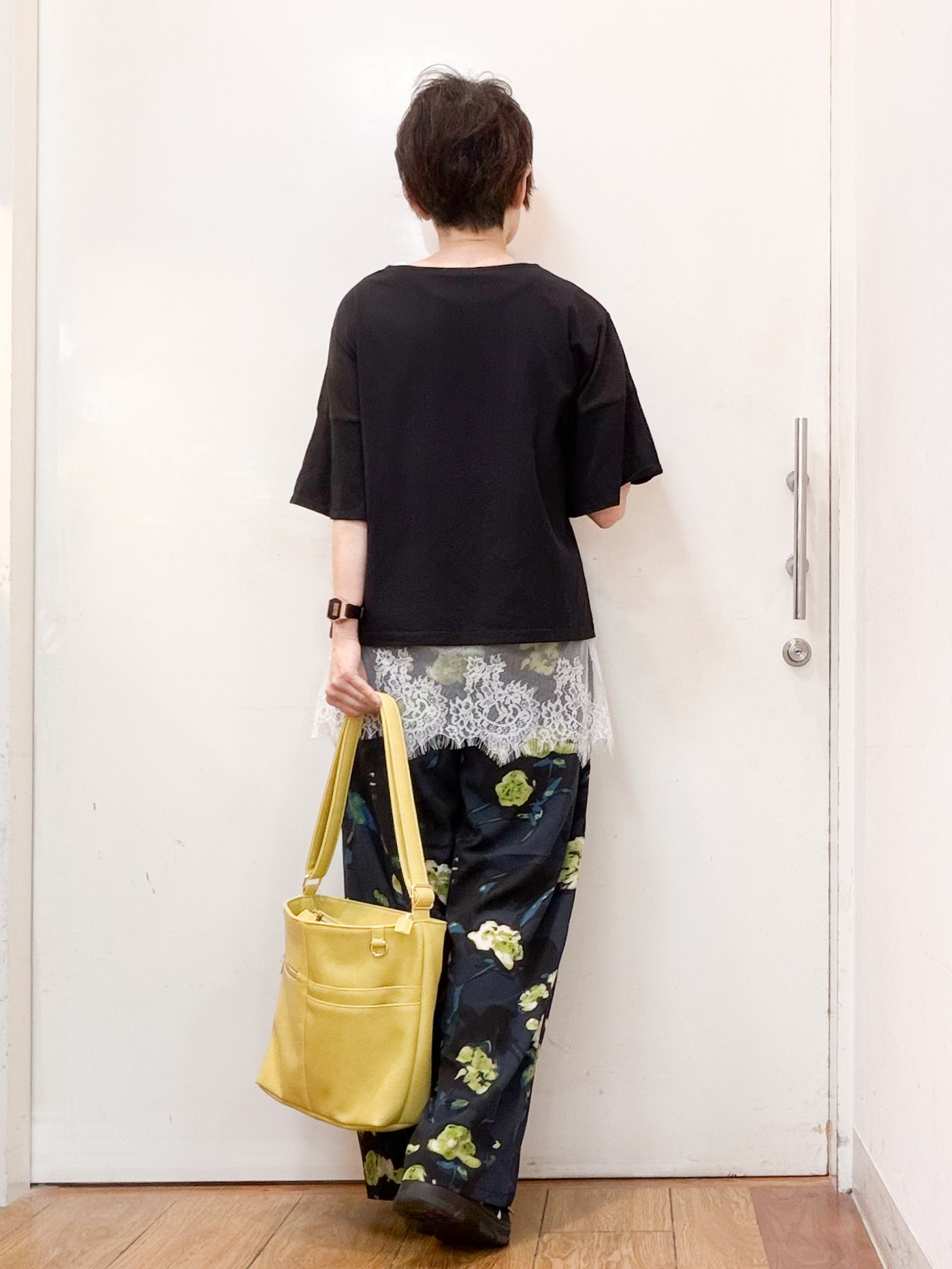 みぃさんの「SHOO･LA･RUE｜【S-LL/洗濯機可/体型カバー】フレアスリーブで二の腕を自然に隠せる 浅VネックTシャツ」を使ったコーディネート