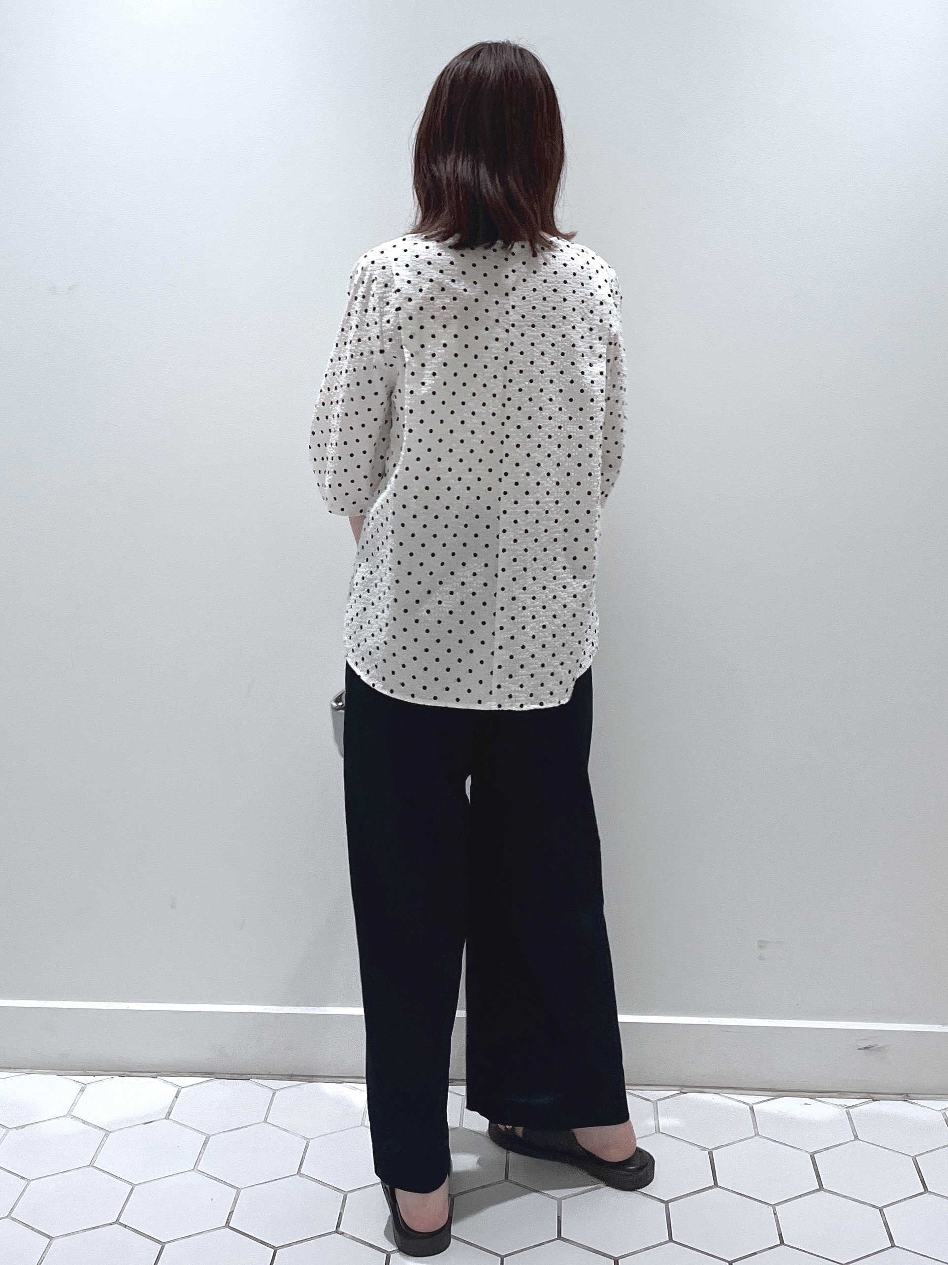 Makinoさんの「Dessin｜【セットアップ可/UVカット】サッカー素材 キーネックブラウス」を使ったコーディネート