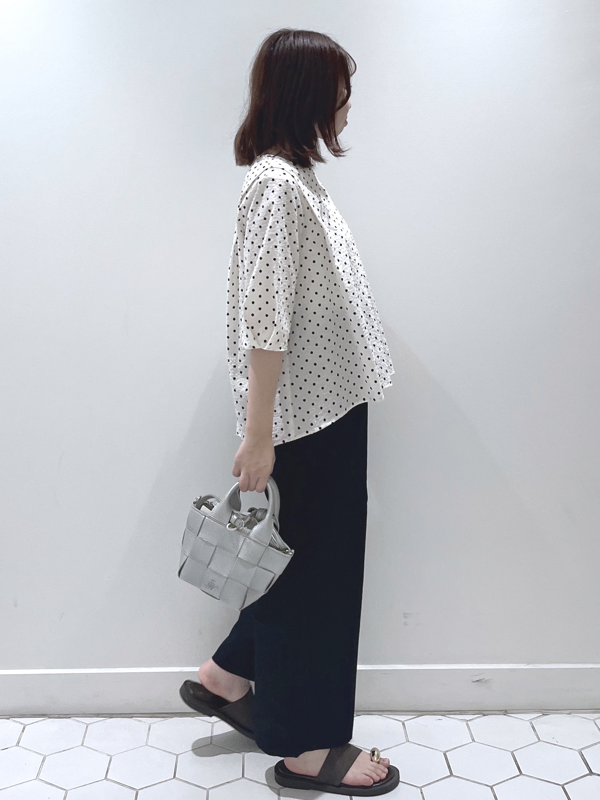 Makinoさんの「Dessin｜【セットアップ可/UVカット】サッカー素材 キーネックブラウス」を使ったコーディネート
