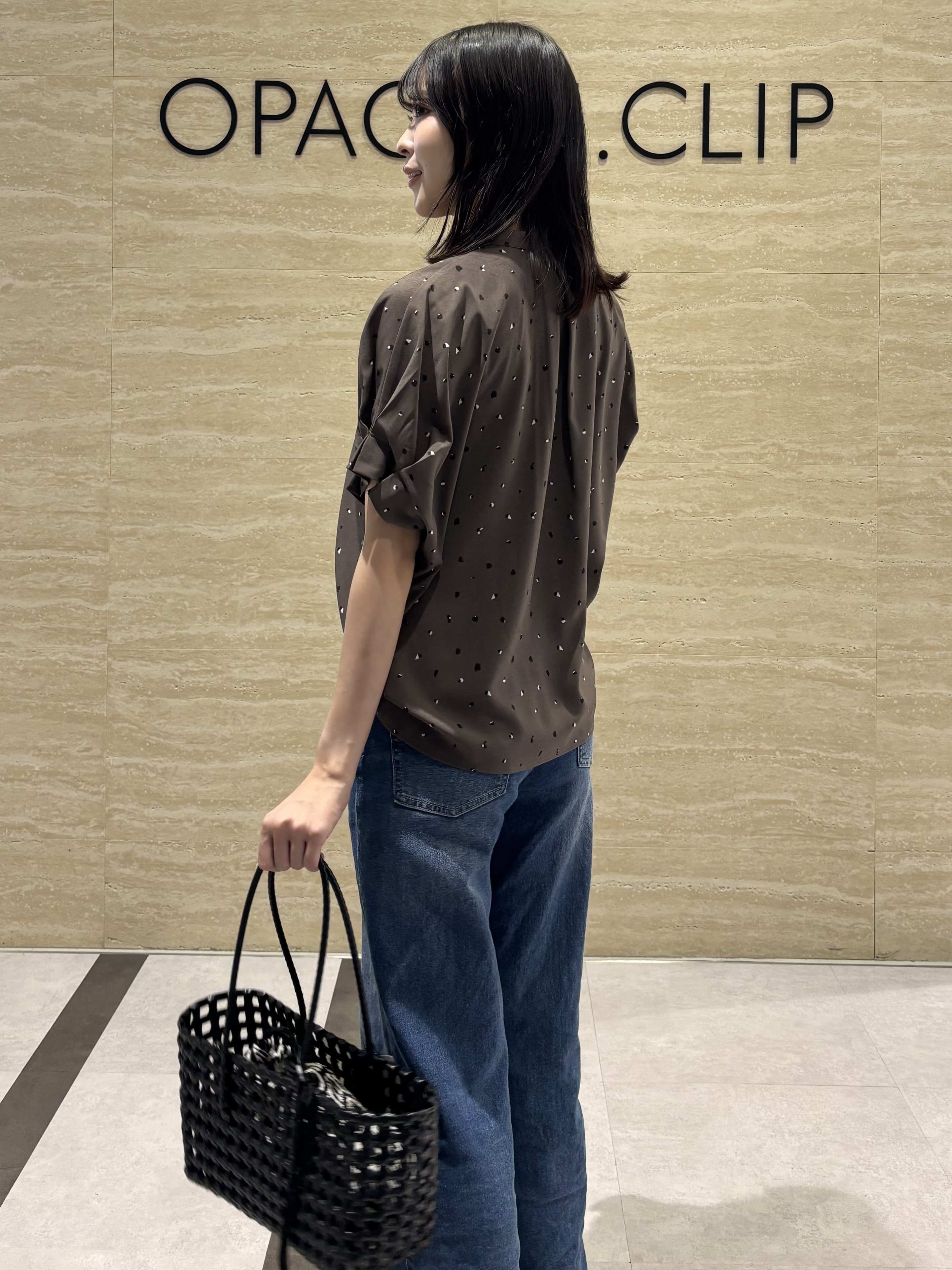 Ririkaさんの「OPAQUE.CLIP｜タックスリーブ プリントブラウス《イージーアイロン／洗濯機OK》」を使ったコーディネート