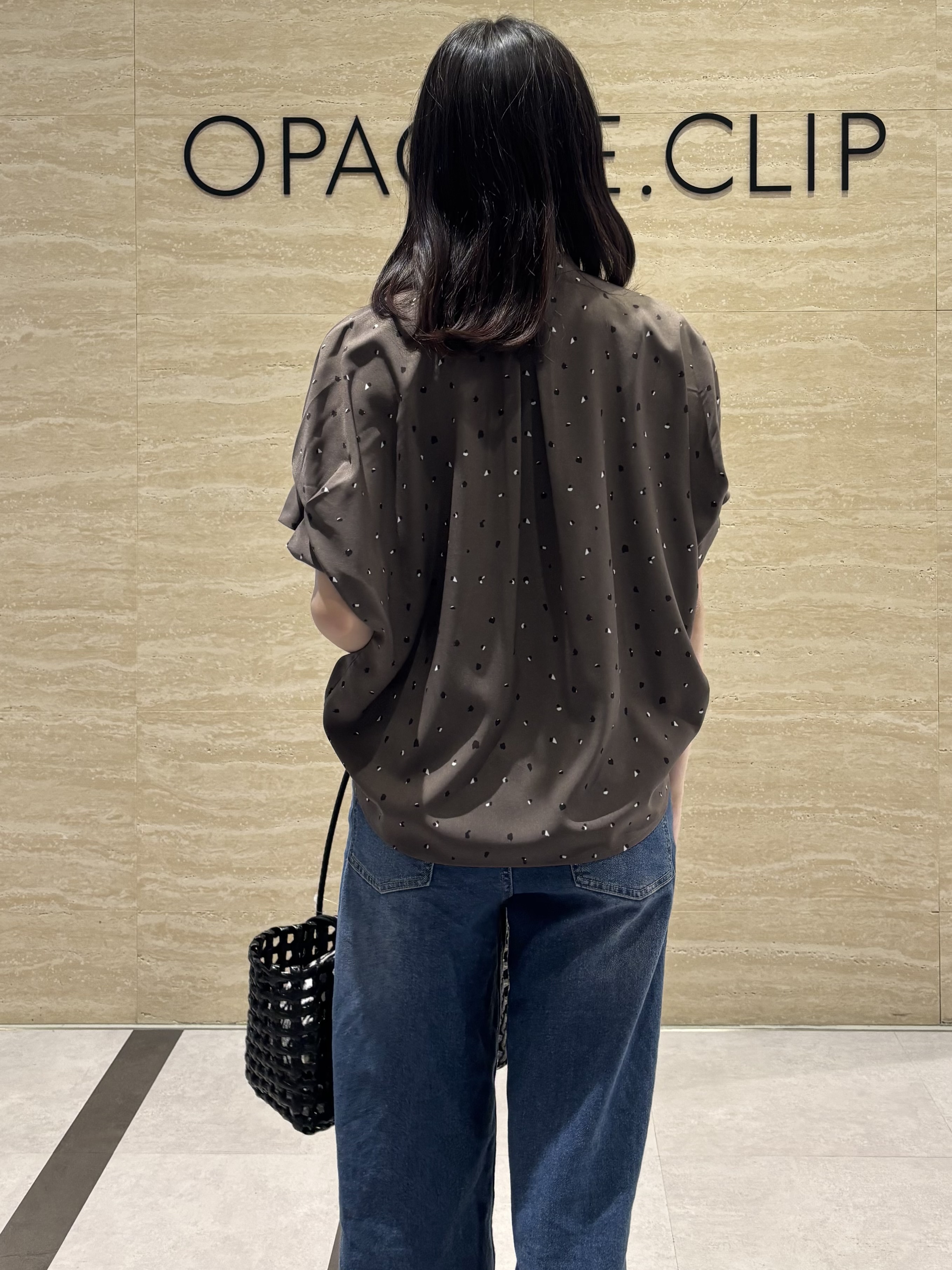 Ririkaさんの「OPAQUE.CLIP｜タックスリーブ プリントブラウス《イージーアイロン／洗濯機OK》」を使ったコーディネート