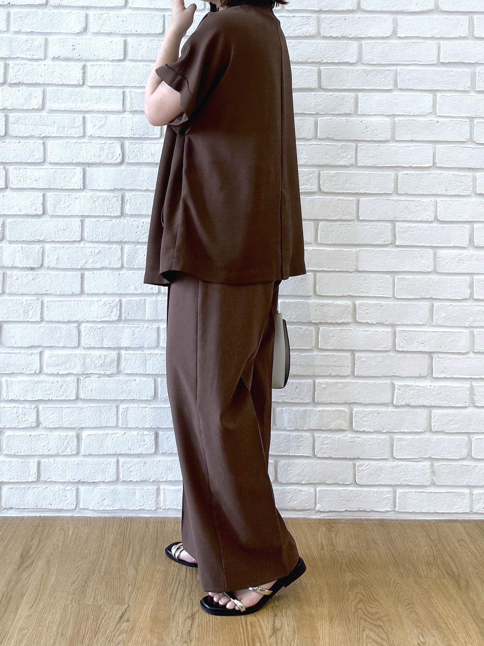 Hirokaさんの「grove｜【洗濯機OK・遮熱・SETUP可】シワになりにくい、ベルト付ワイドパンツ」を使ったコーディネート