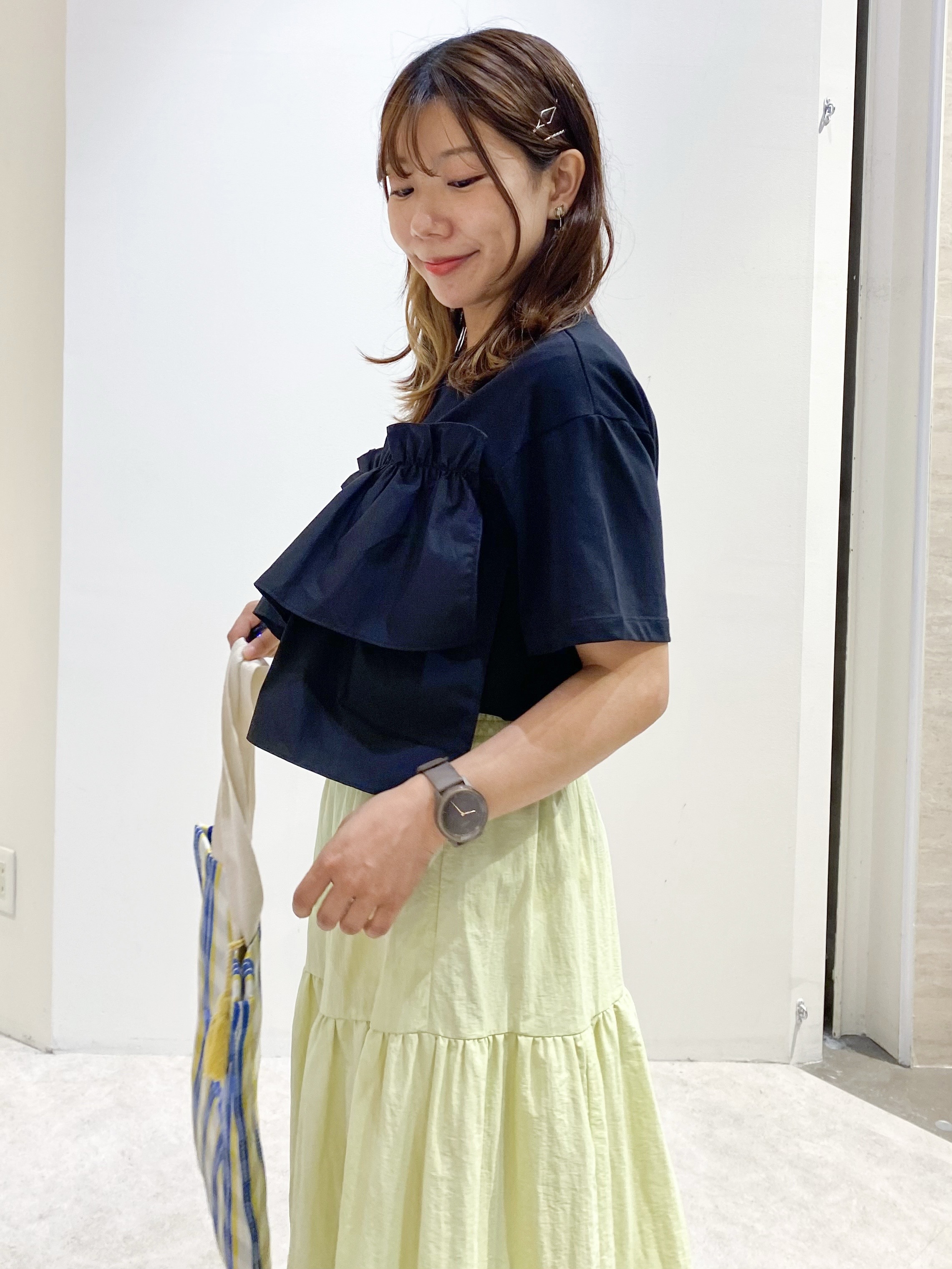 ちぃさんの「OPAQUE.CLIP｜【接触冷感】アシメフリルドッキングカットソー《洗濯機OK》」を使ったコーディネート