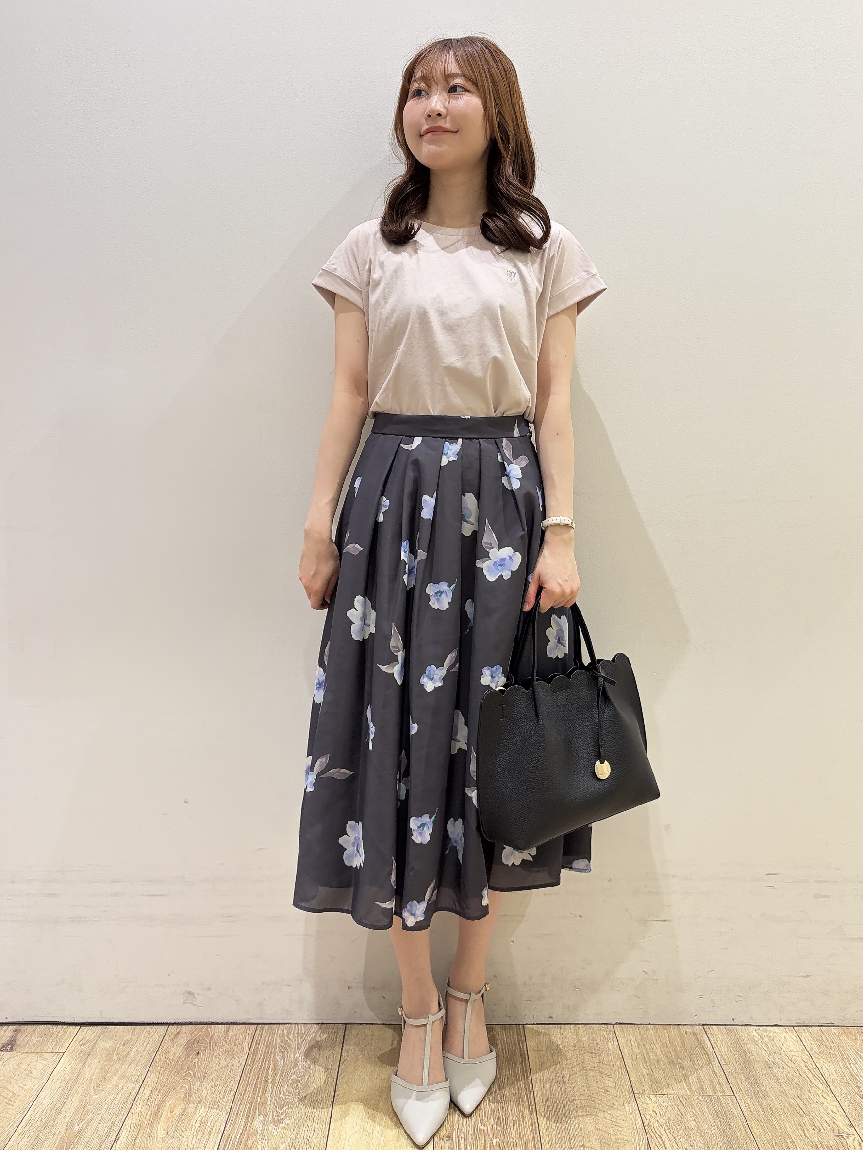 MOMOさんの「index｜【接触冷感／UV】ワンポイント刺繍Tシャツ《7col／XS~3L／洗濯機OK》」を使ったコーディネート