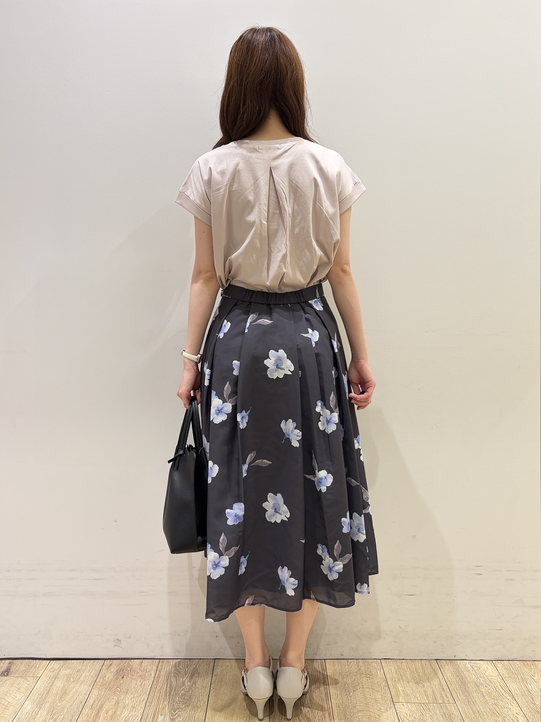 MOMOさんの「index｜【接触冷感／UV】ワンポイント刺繍Tシャツ《7col／XS~3L／洗濯機OK》」を使ったコーディネート