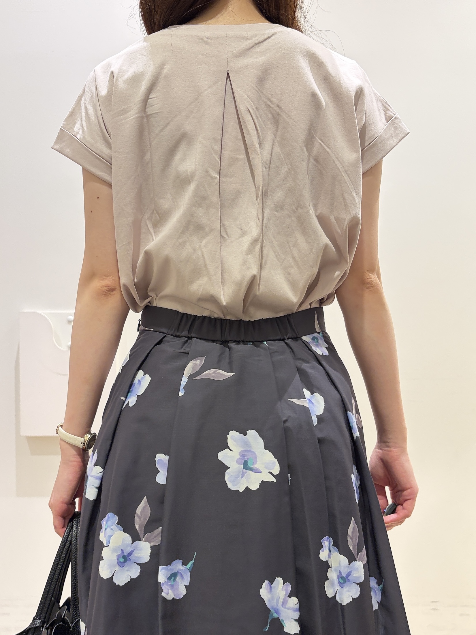 MOMOさんの「index｜【接触冷感／UV】ワンポイント刺繍Tシャツ《7col／XS~3L／洗濯機OK》」を使ったコーディネート