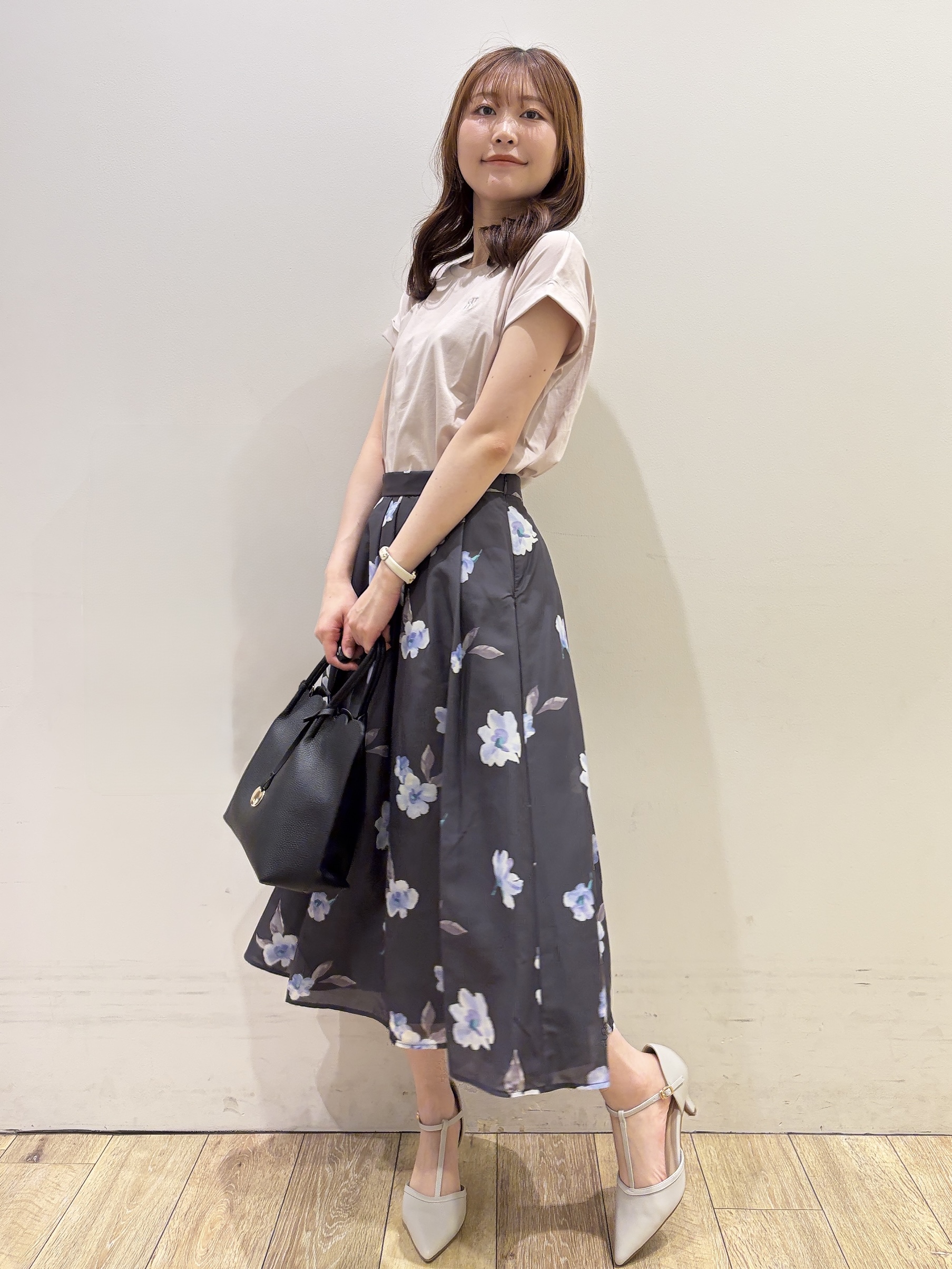 MOMOさんの「index｜【接触冷感／UV】ワンポイント刺繍Tシャツ《7col／XS~3L／洗濯機OK》」を使ったコーディネート