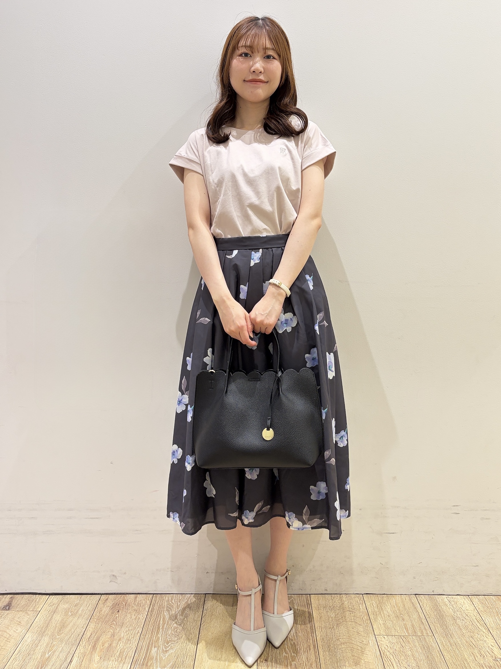 MOMOさんの「index｜【接触冷感／UV】ワンポイント刺繍Tシャツ《7col／XS~3L／洗濯機OK》」を使ったコーディネート