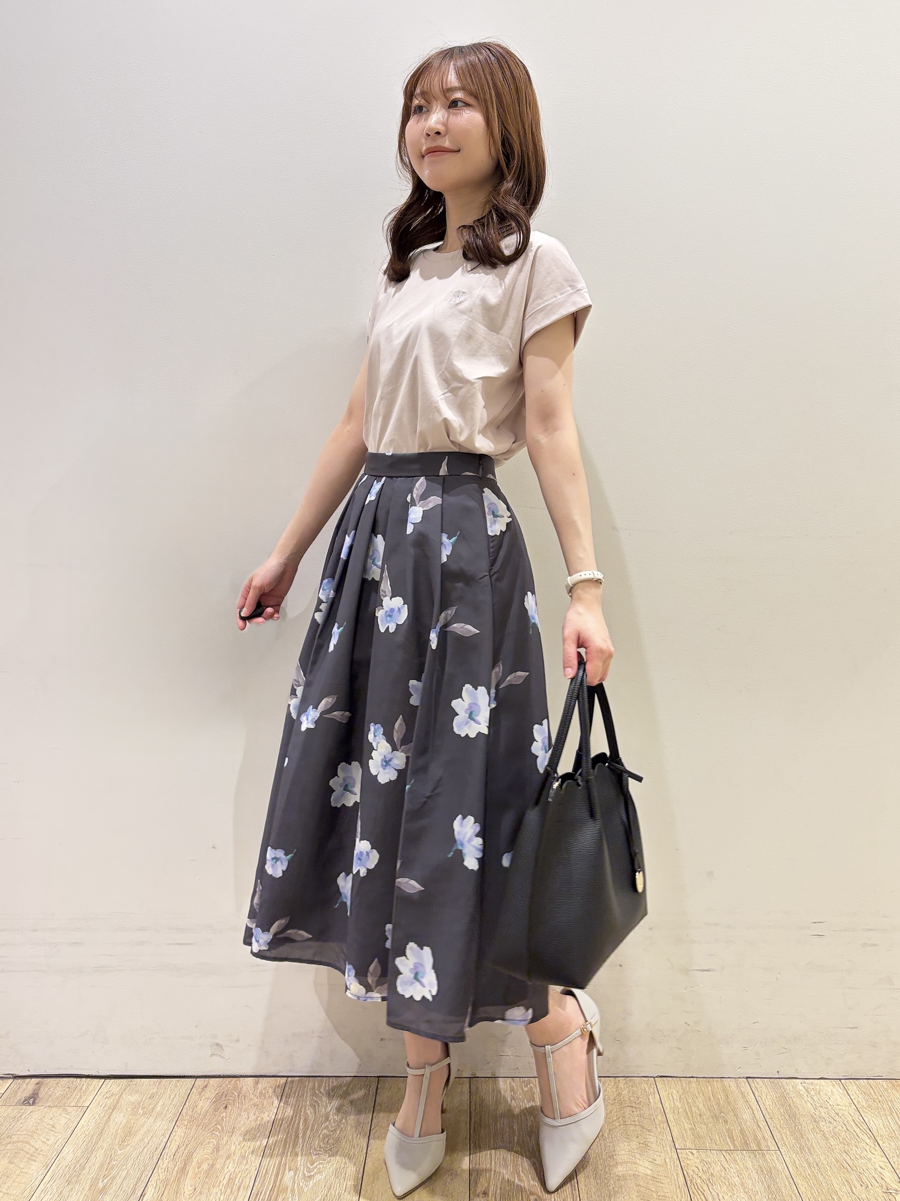 MOMOさんの「index｜【接触冷感／UV】ワンポイント刺繍Tシャツ《7col／XS~3L／洗濯機OK》」を使ったコーディネート