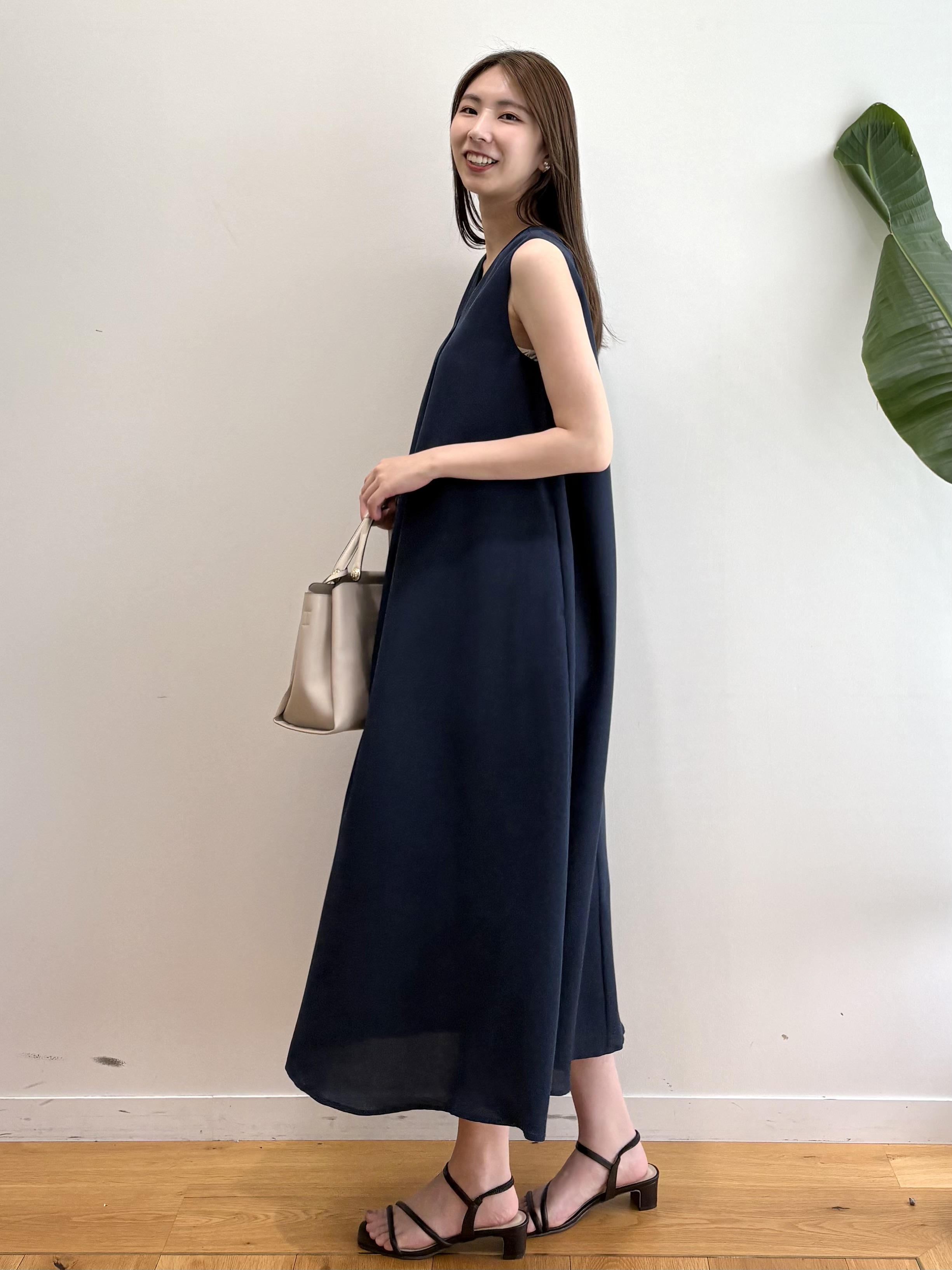 めぐさんの「OPAQUE.CLIP｜【接触冷感】麻混シアーVネックフレアワンピース《洗濯機OK》」を使ったコーディネート