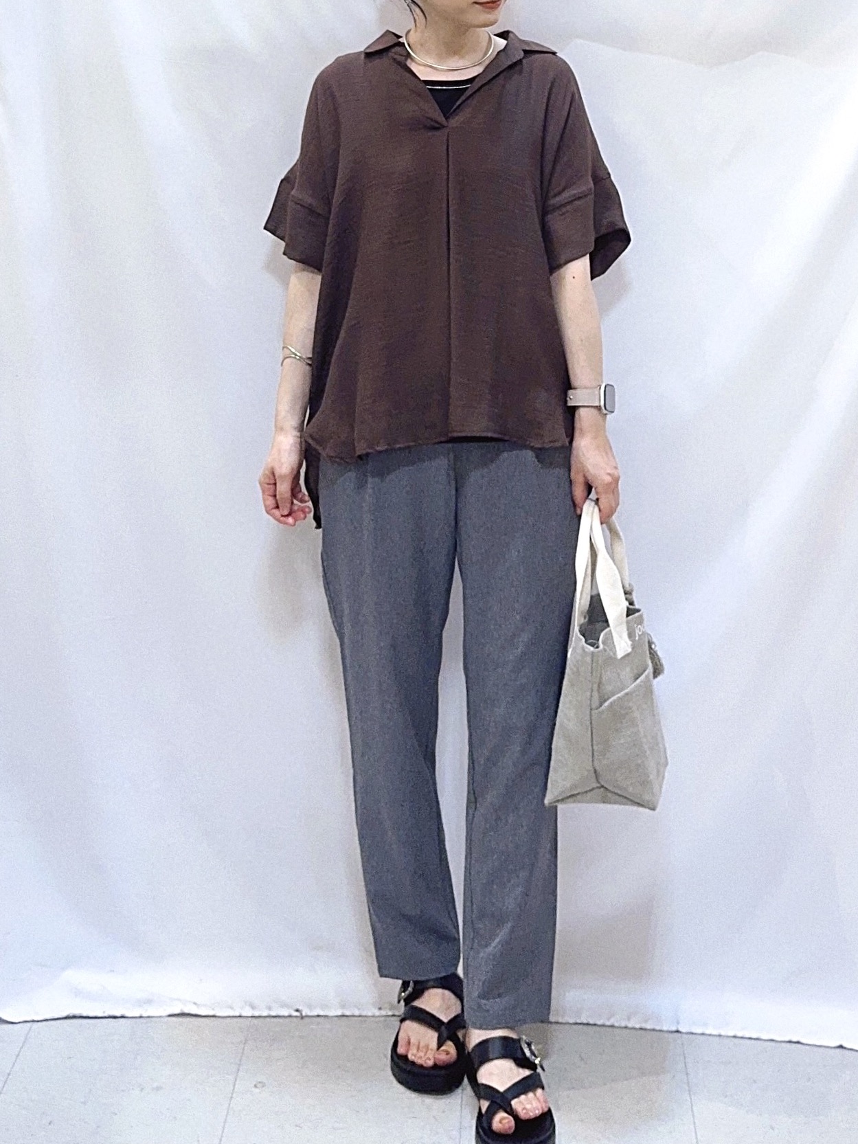 𝐇𝐢𝐫𝐨𝐦𝐢さんの「SHOO･LA･RUE｜【2点セット/S-LL/洗濯機可】時短でコーデ決まる スラブスキッパーシャツ＋タンクトップ」を使ったコーディネート