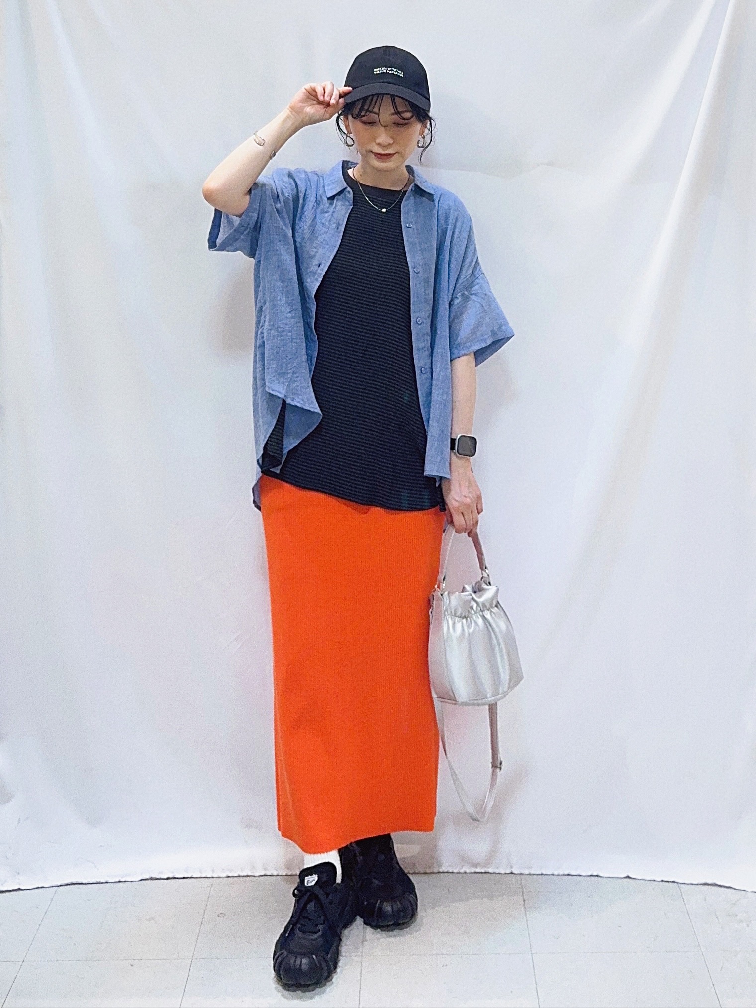 𝐇𝐢𝐫𝐨𝐦𝐢さんの「SHOO･LA･RUE｜ヒップがすっぽり隠れる やわらか5分袖シアーシャツ」を使ったコーディネート