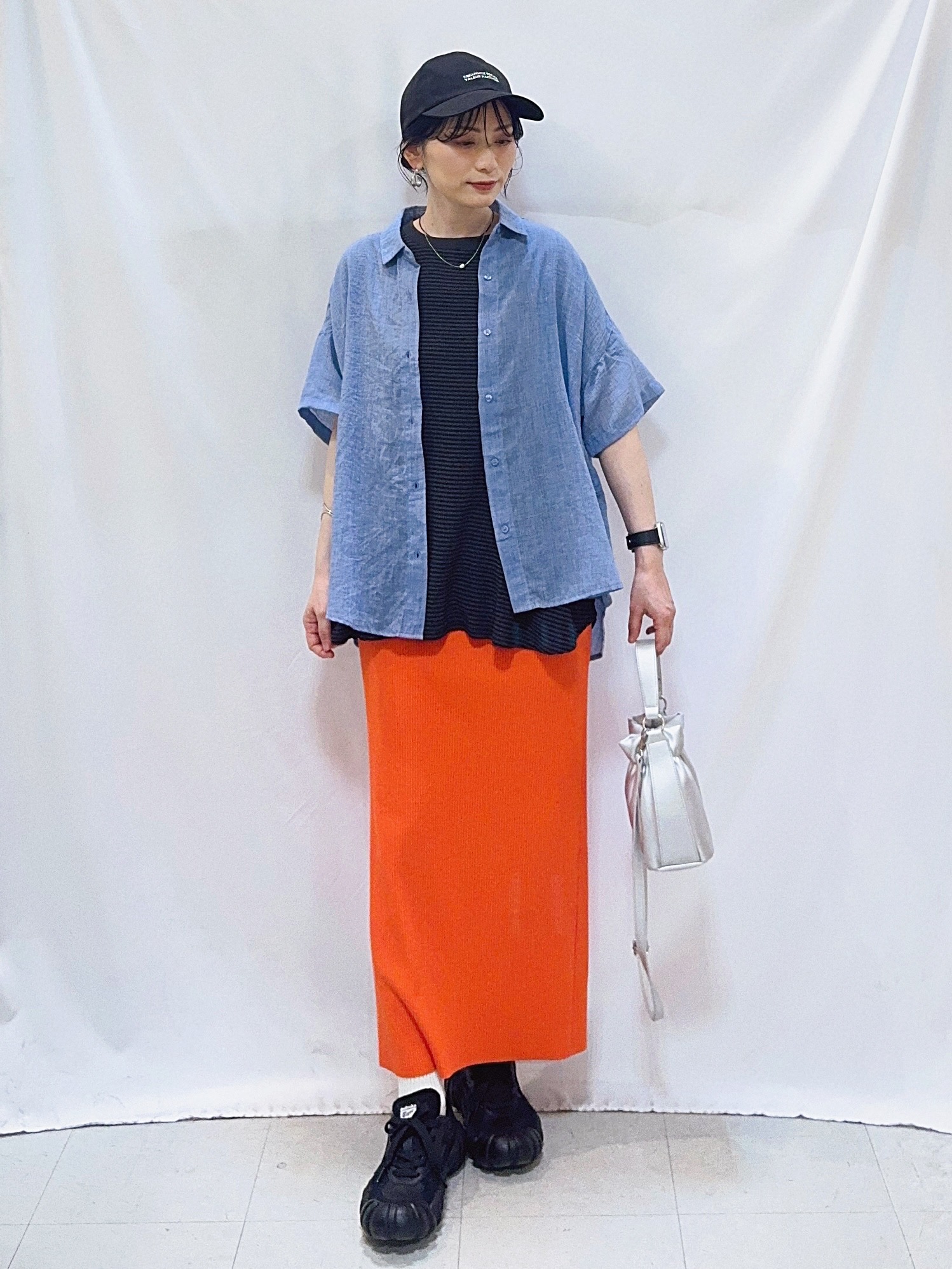 𝐇𝐢𝐫𝐨𝐦𝐢さんの「SHOO･LA･RUE｜ヒップがすっぽり隠れる やわらか5分袖シアーシャツ」を使ったコーディネート