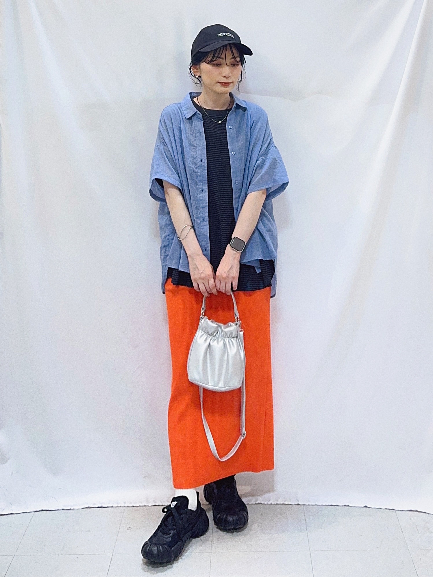 𝐇𝐢𝐫𝐨𝐦𝐢さんの「SHOO･LA･RUE｜ヒップがすっぽり隠れる やわらか5分袖シアーシャツ」を使ったコーディネート