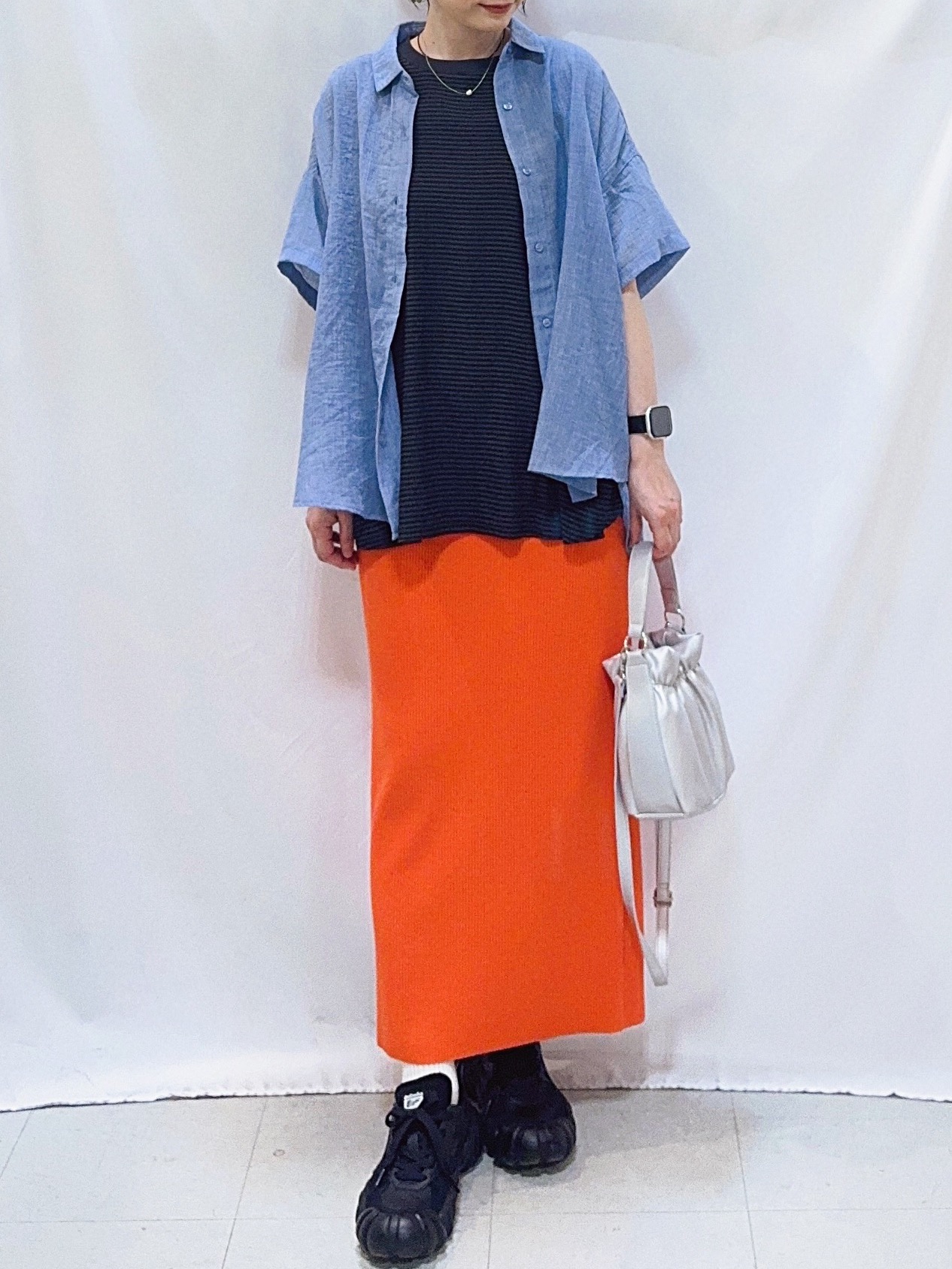 𝐇𝐢𝐫𝐨𝐦𝐢さんの「SHOO･LA･RUE｜ヒップがすっぽり隠れる やわらか5分袖シアーシャツ」を使ったコーディネート