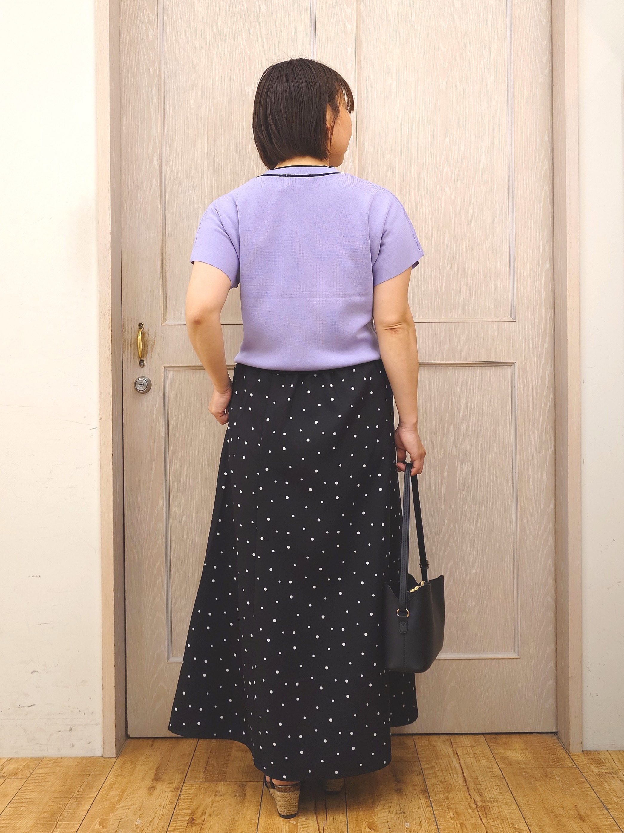 とろろさんの「SHOO･LA･RUE｜【高レビュー/毎日洗える/UV】二の腕も隠せる 配色ボウタイニット」を使ったコーディネート