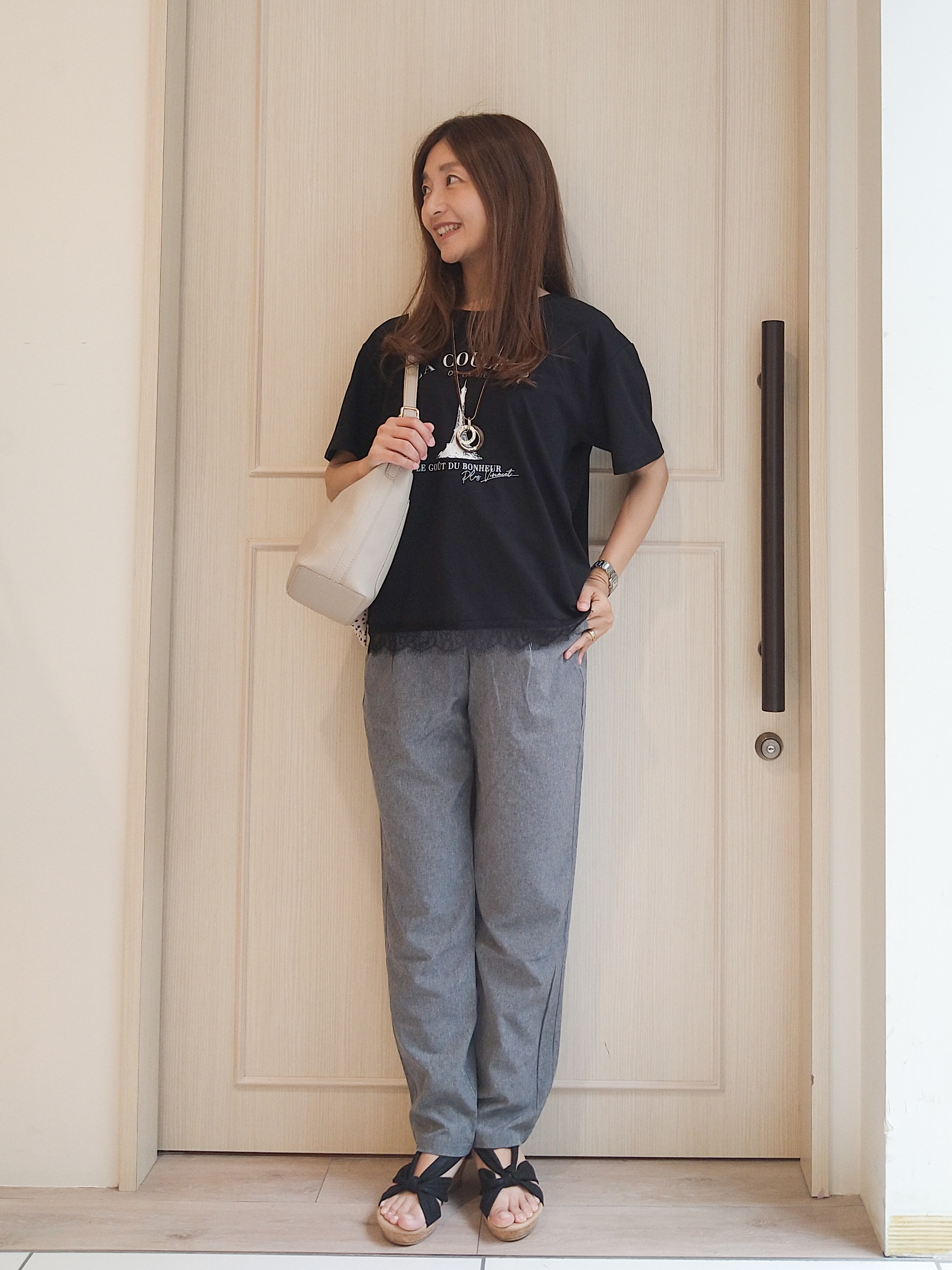mi-saさんの「SHOO･LA･RUE｜【UV/S-LL/洗濯機可】真夏に着たい裾レースが女性らしさをプラスする プリントアソートTシャツ」を使ったコーディネート