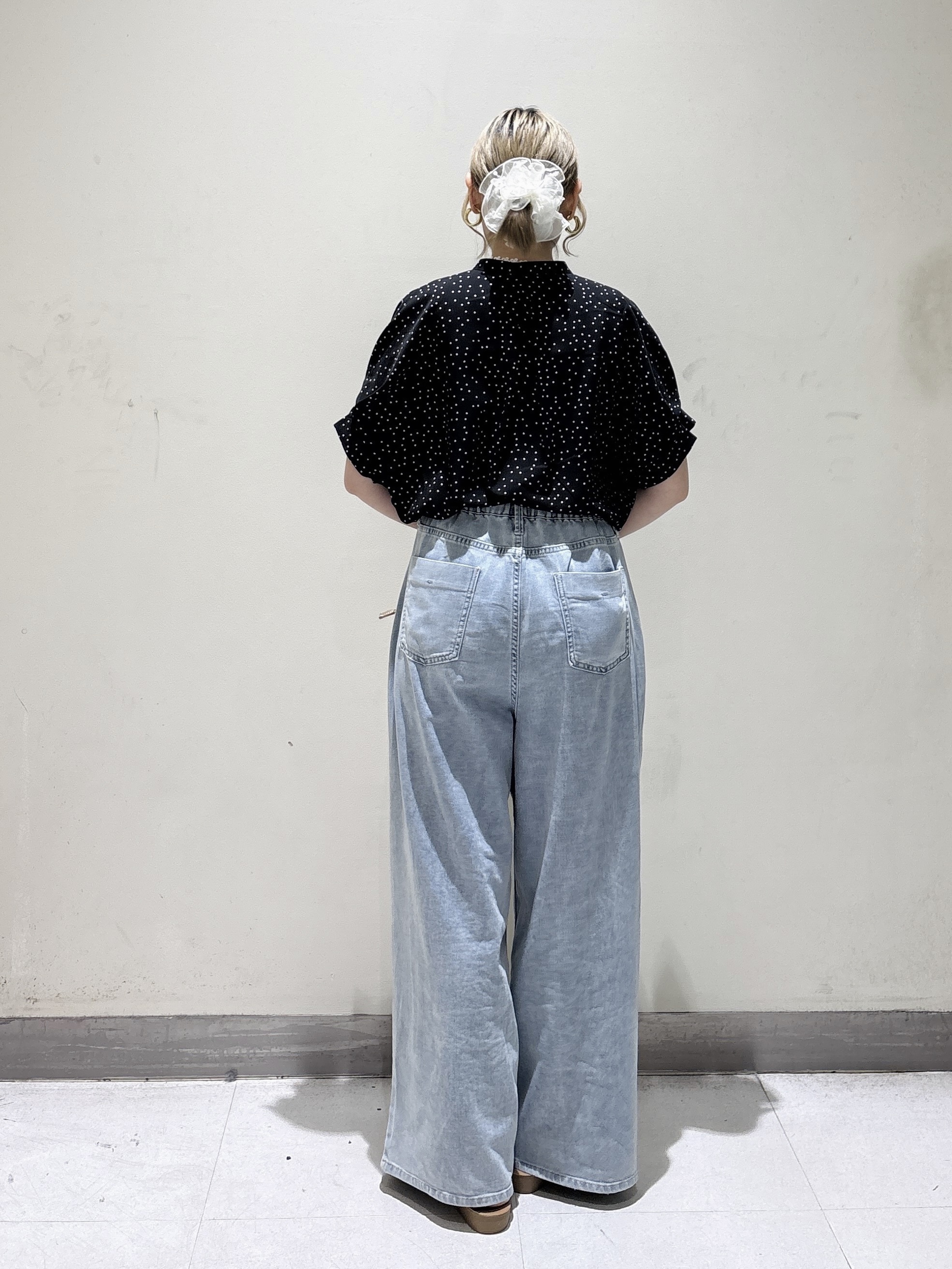 みきちぃさんの「OPAQUE.CLIP｜タックスリーブ プリントブラウス《イージーアイロン／洗濯機OK》」を使ったコーディネート