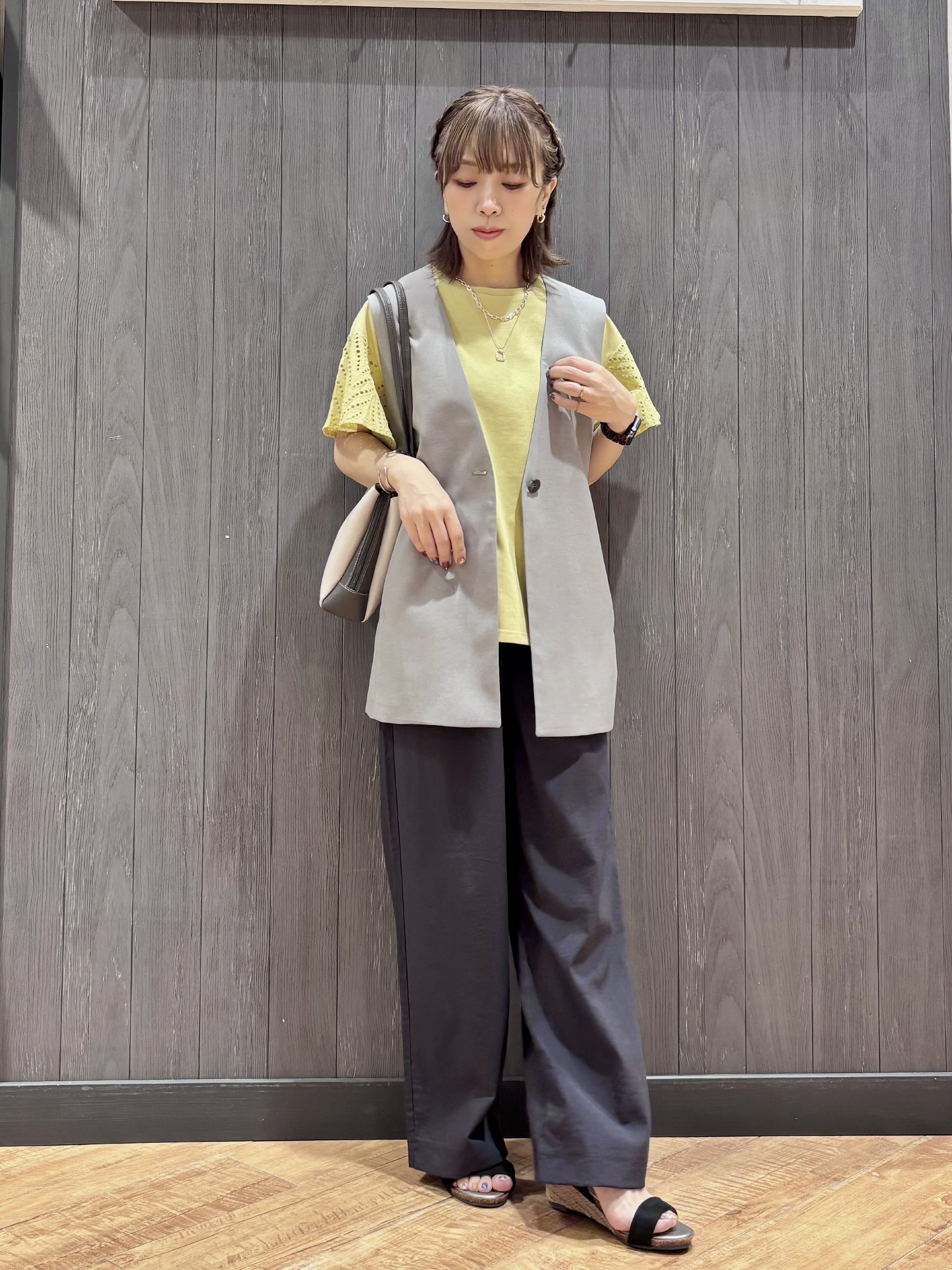 meiさんの「SHOO･LA･RUE｜【セットアップ可/洗濯後しわになりにくい/S-LL】シンプルで合わせやすい ノーカラージレ」を使ったコーディネート