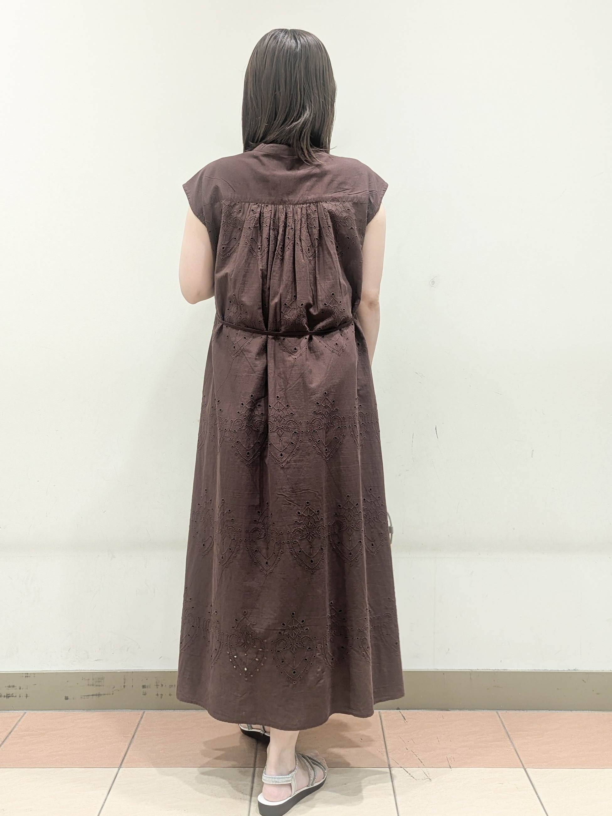 Miさんの「OPAQUE.CLIP｜アイレットレース刺繍ワンピース【洗える】」を使ったコーディネート