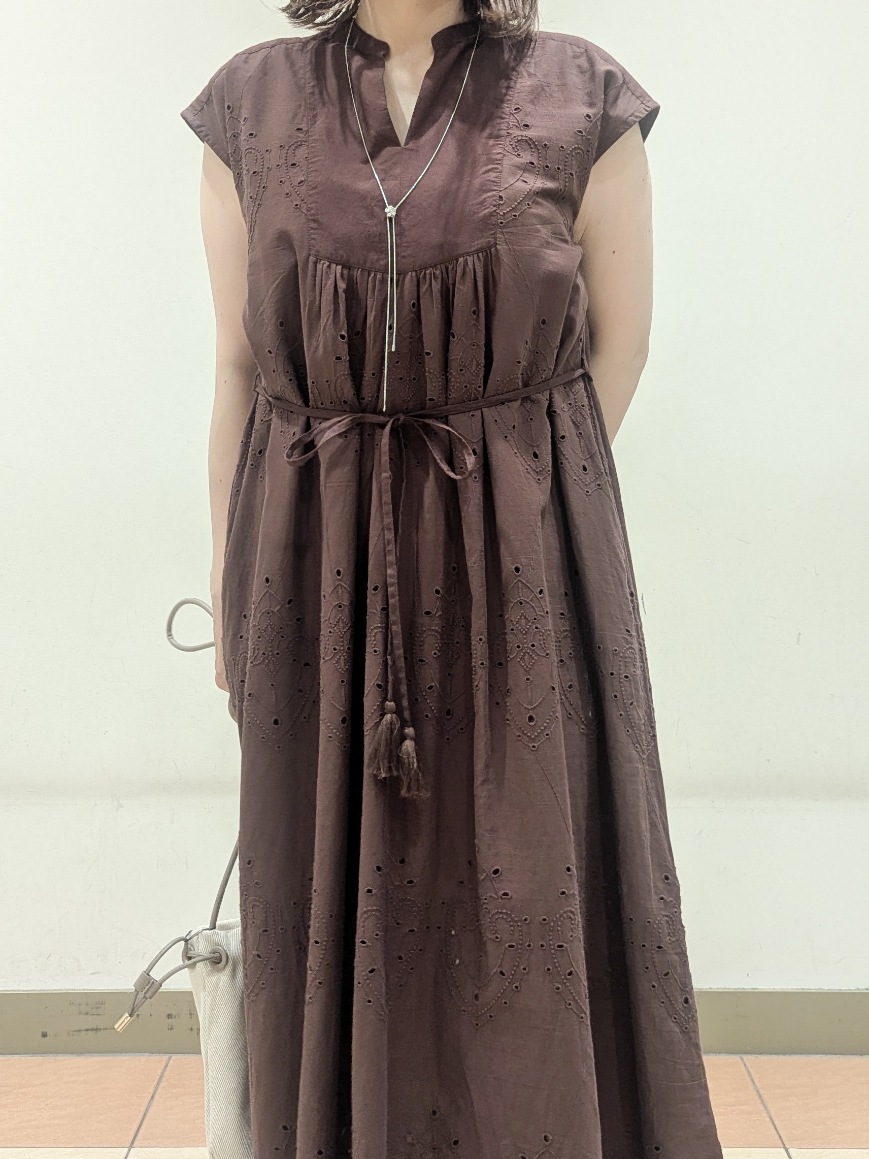 Miさんの「OPAQUE.CLIP｜アイレットレース刺繍ワンピース【洗える】」を使ったコーディネート