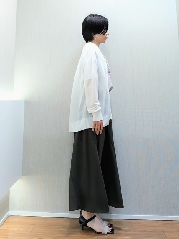 ミズタさんの「UNTITLED｜【日除け・冷房対策に】コットンリネンカーディガン」を使ったコーディネート