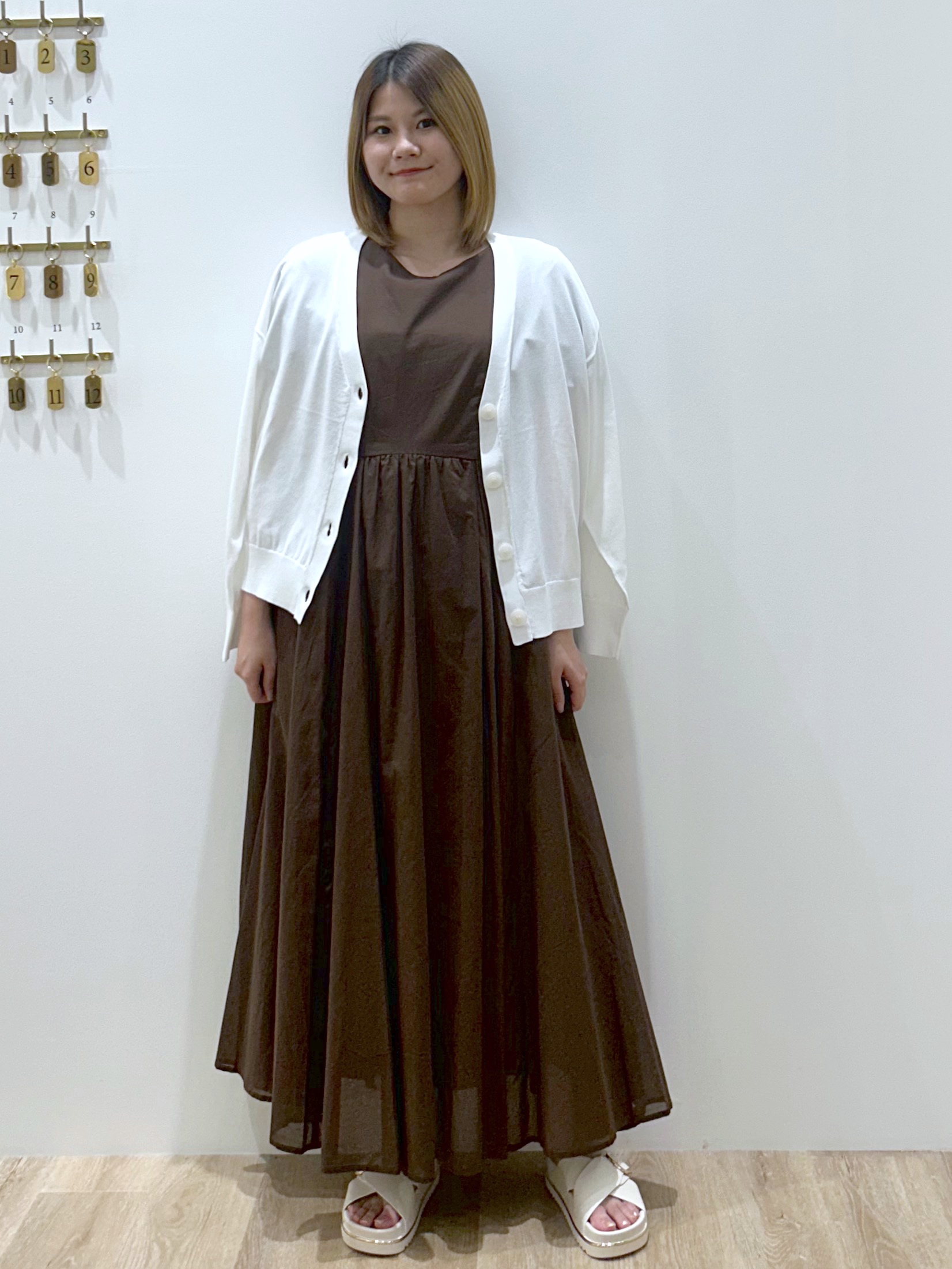 suzukaさんの「OPAQUE.CLIP｜【UV／接触冷感】Vネックリラクシーニットカーディガン《洗濯機OK／抗ピル》」を使ったコーディネート